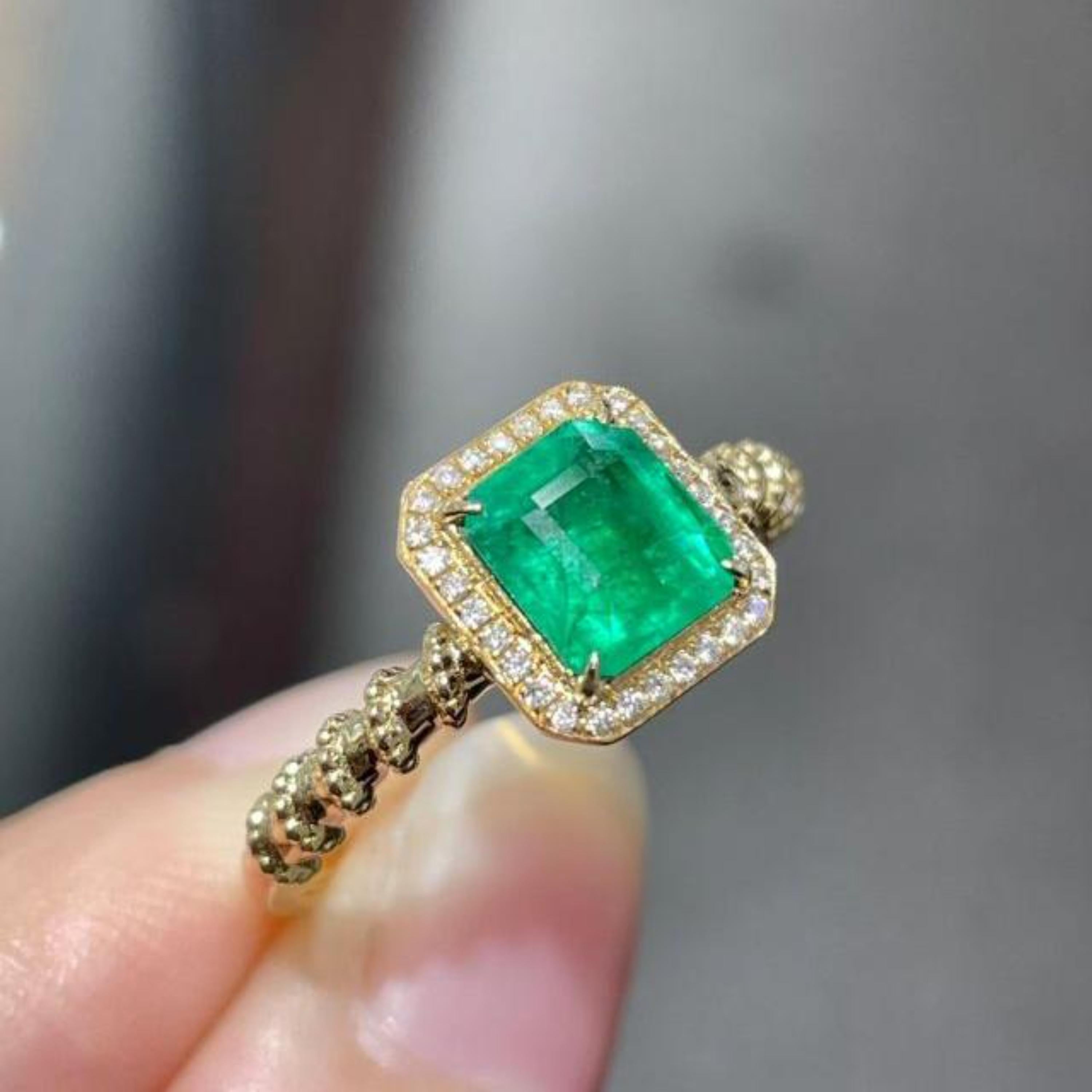 Antique Certified Natural Emerald Diamond Engagement Ring in 18K Gold, Band Ring In New Condition For Sale In Orlando, Florida