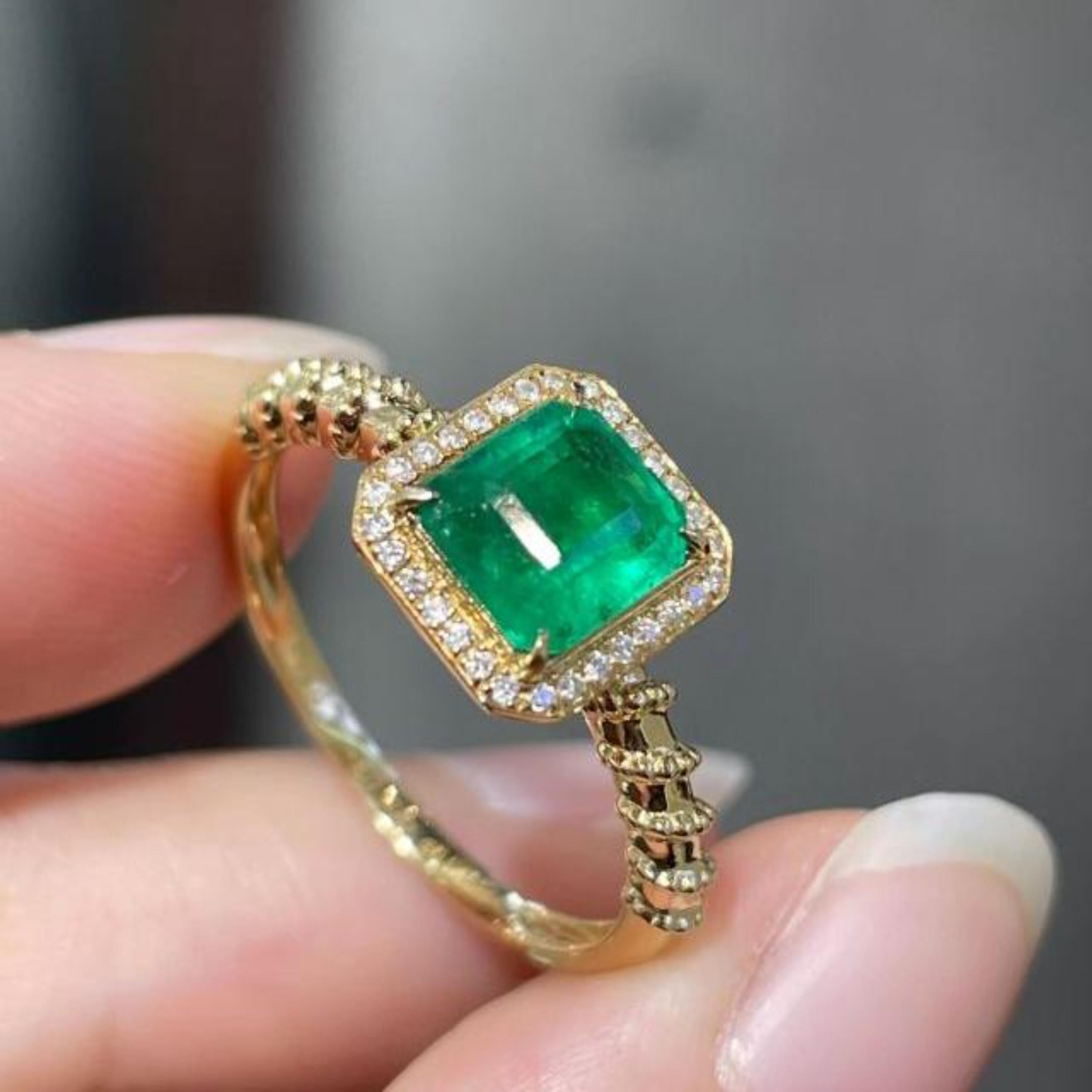 Women's Antique Certified Natural Emerald Diamond Engagement Ring in 18K Gold, Band Ring For Sale