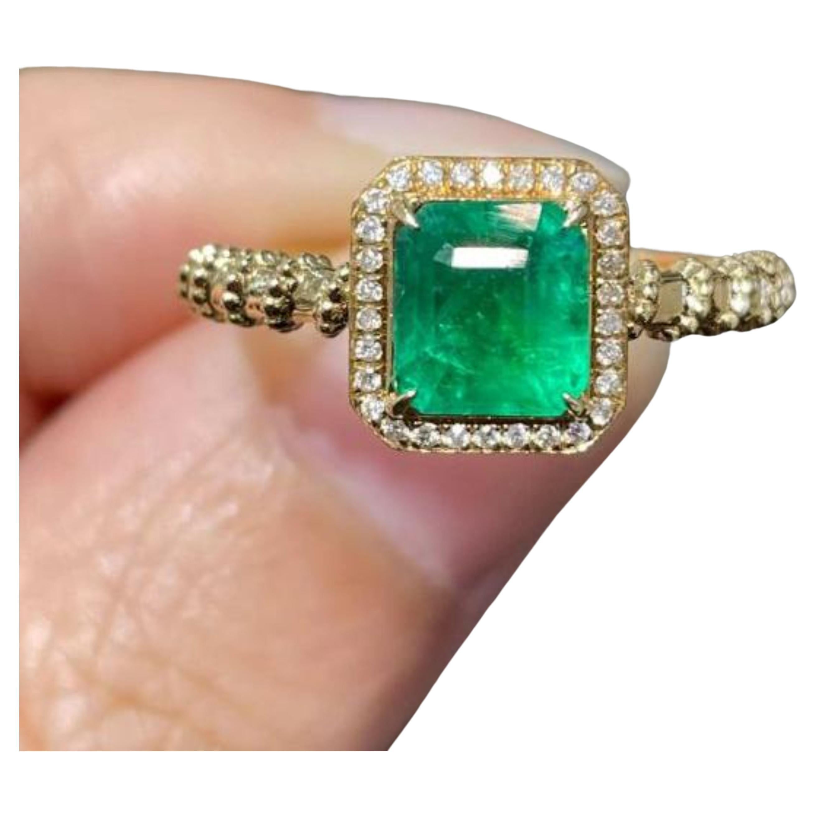 Antique Certified Natural Emerald Diamond Engagement Ring in 18K Gold, Band Ring For Sale