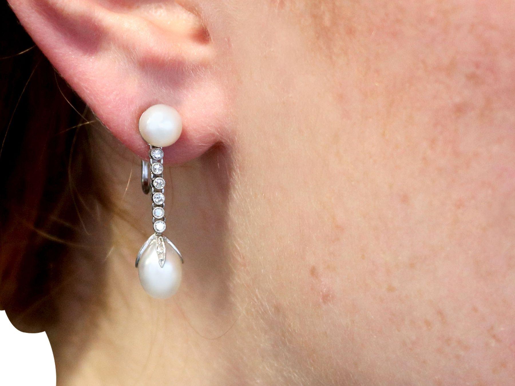 Boucles d'oreilles pendantes en platine avec perles naturelles et diamants antiques en vente 4