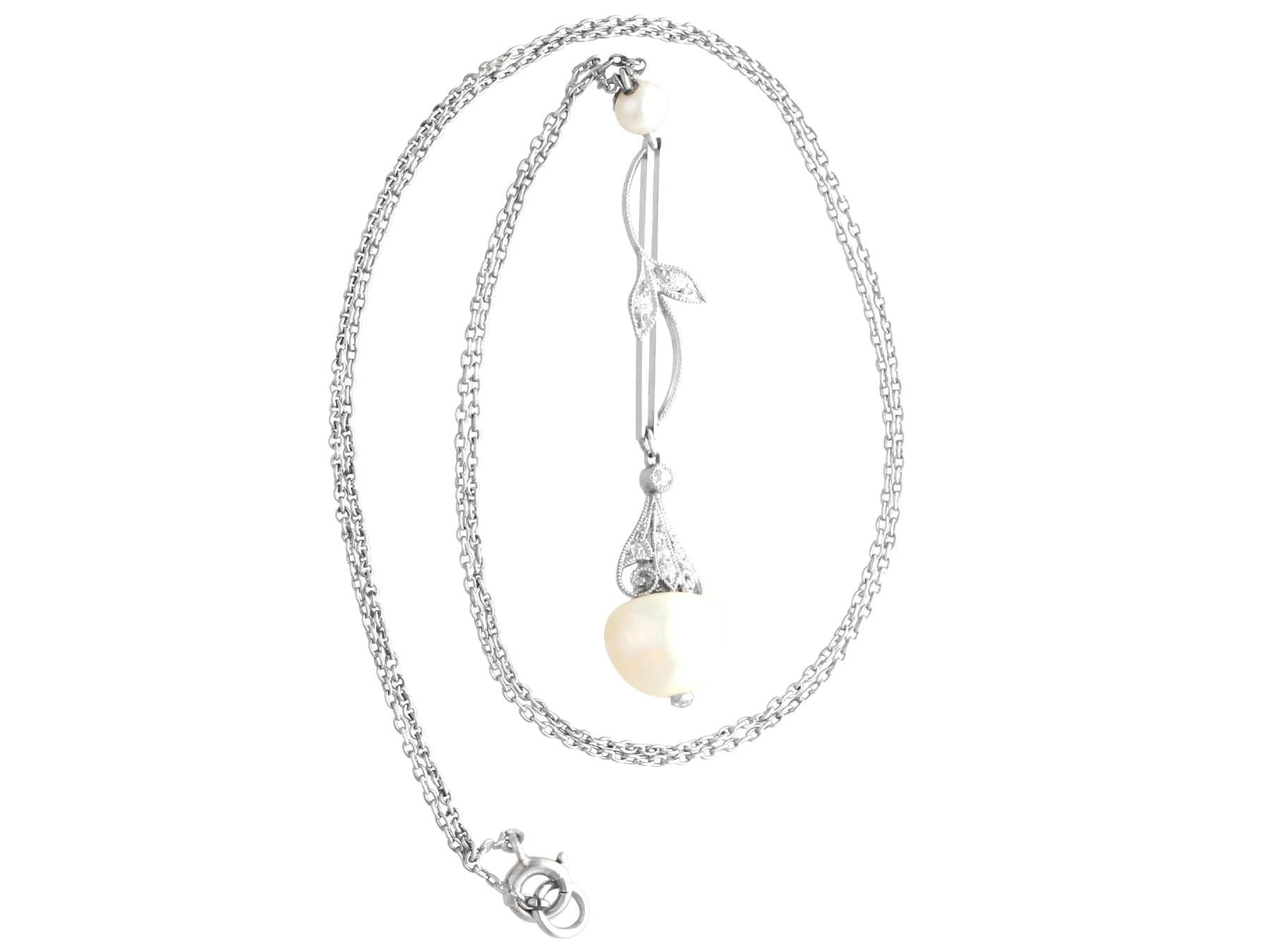 Antico ciondolo in platino con perle naturali e diamanti, CIRCA 1910 In condizioni ottime in vendita a Jesmond, Newcastle Upon Tyne