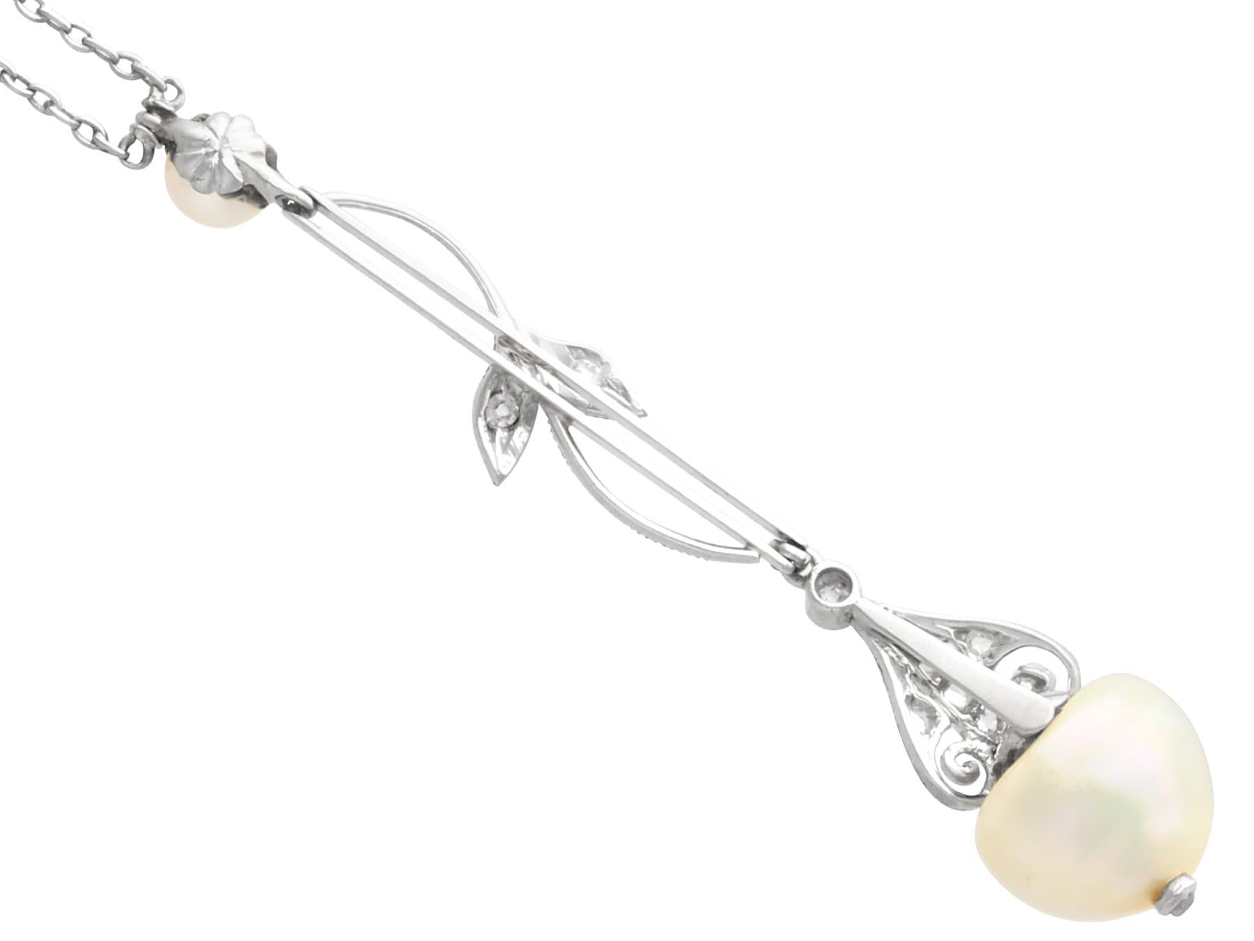Antico ciondolo in platino con perle naturali e diamanti, CIRCA 1910 in vendita 1