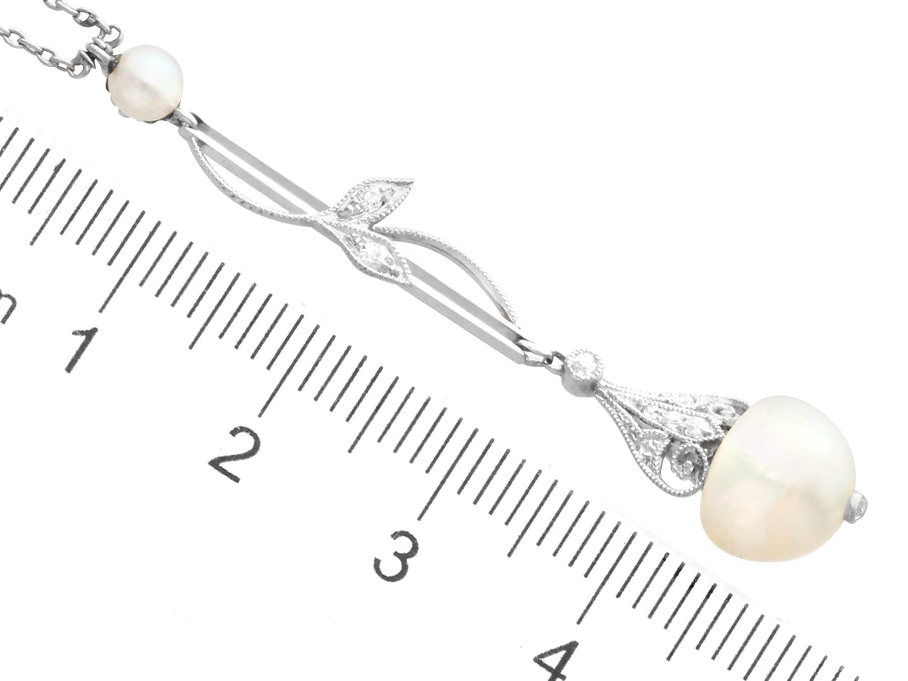 Antico ciondolo in platino con perle naturali e diamanti, CIRCA 1910 in vendita 2