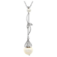 Antico ciondolo in platino con perle naturali e diamanti, CIRCA 1910