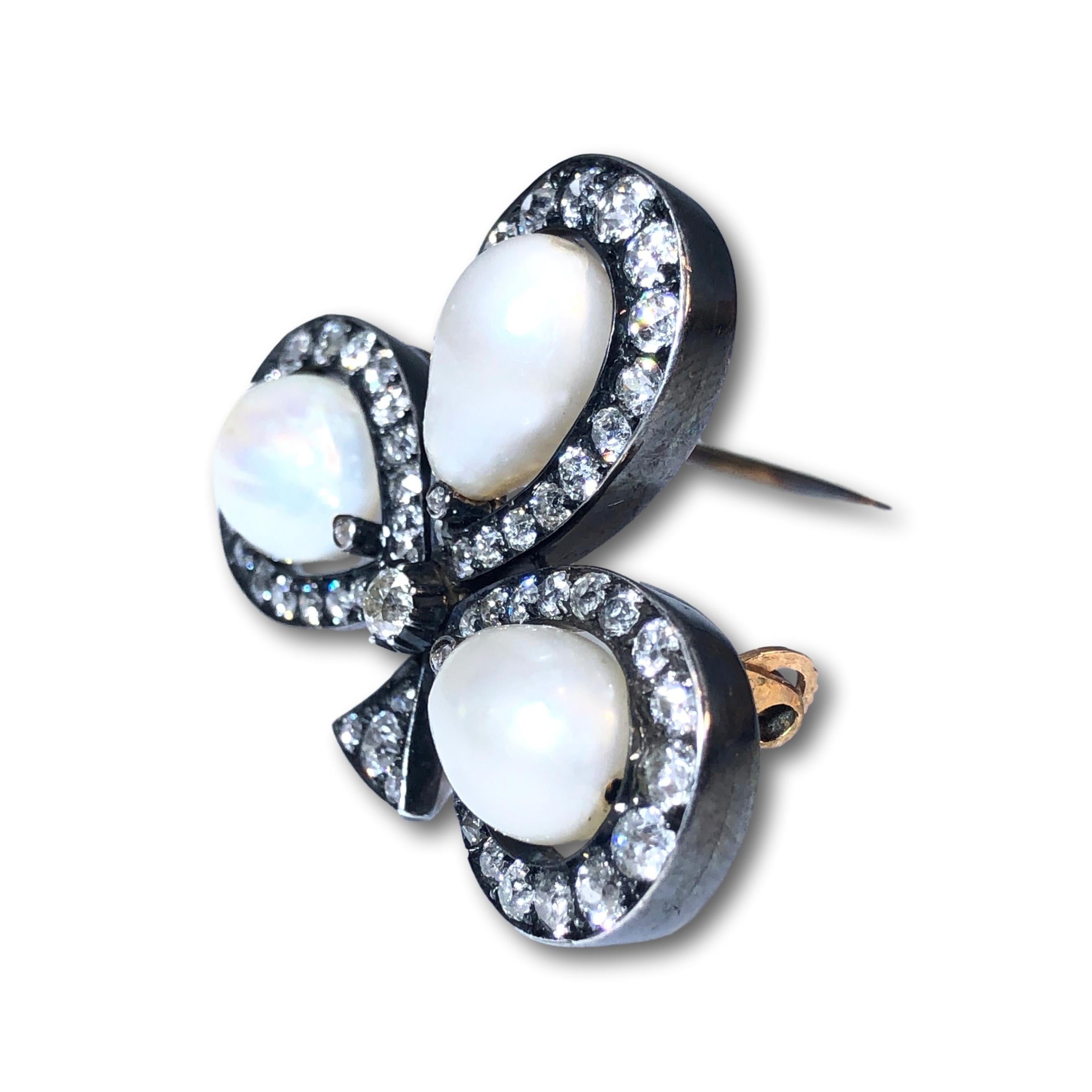 This Brooch features natural drop-shaped pearls, measuring 7.62 x 7.13mm to 7.91 x 7.50mm
Old European-cut diamonds, and is silver topped gold, with a length approximately 1.50 inches

GIA Report: Natural pearls, saltwater, no indications of