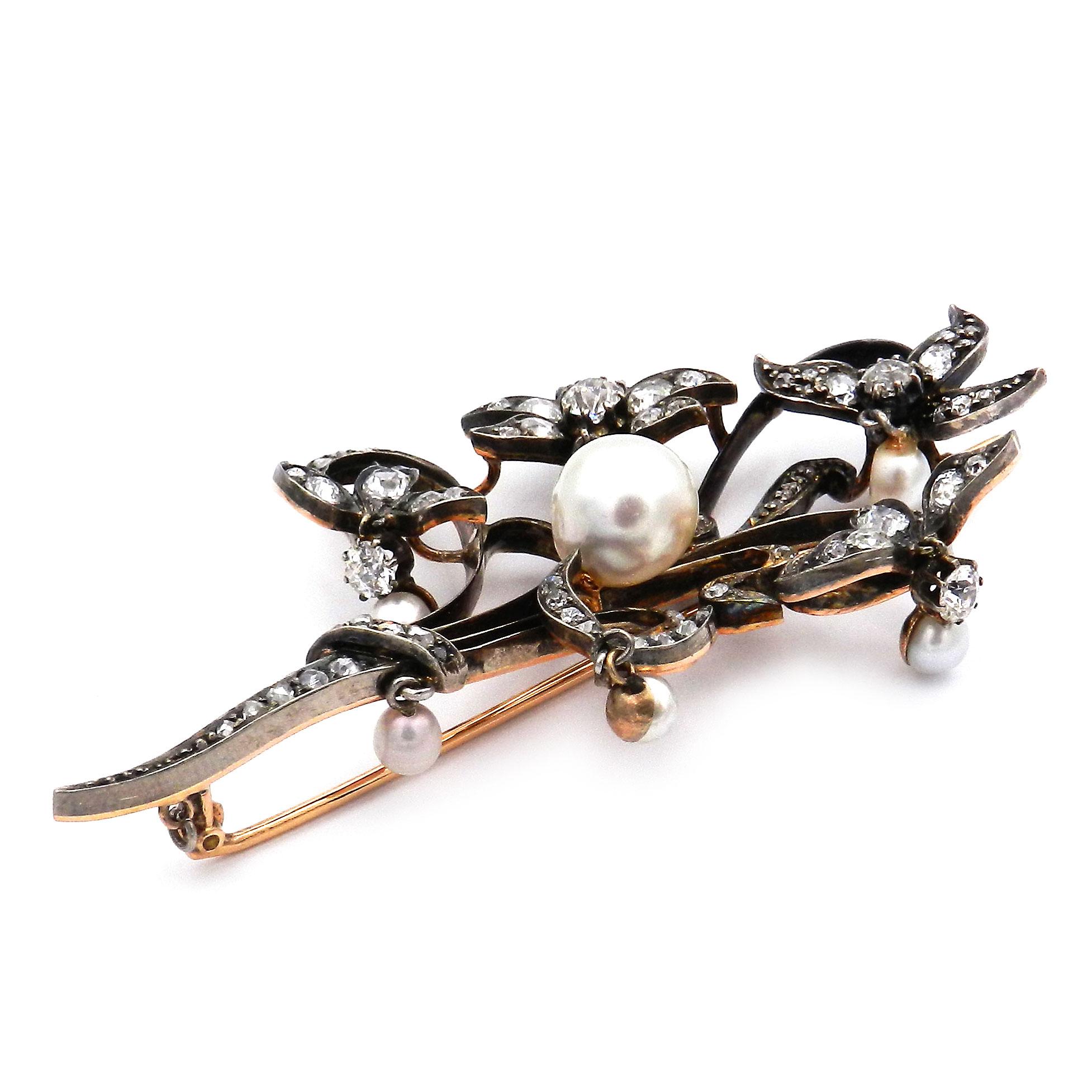 Old European Cut Antique Natural Pearl Diamond Flower Brooch in 18K Gold circa 1890 For Sale