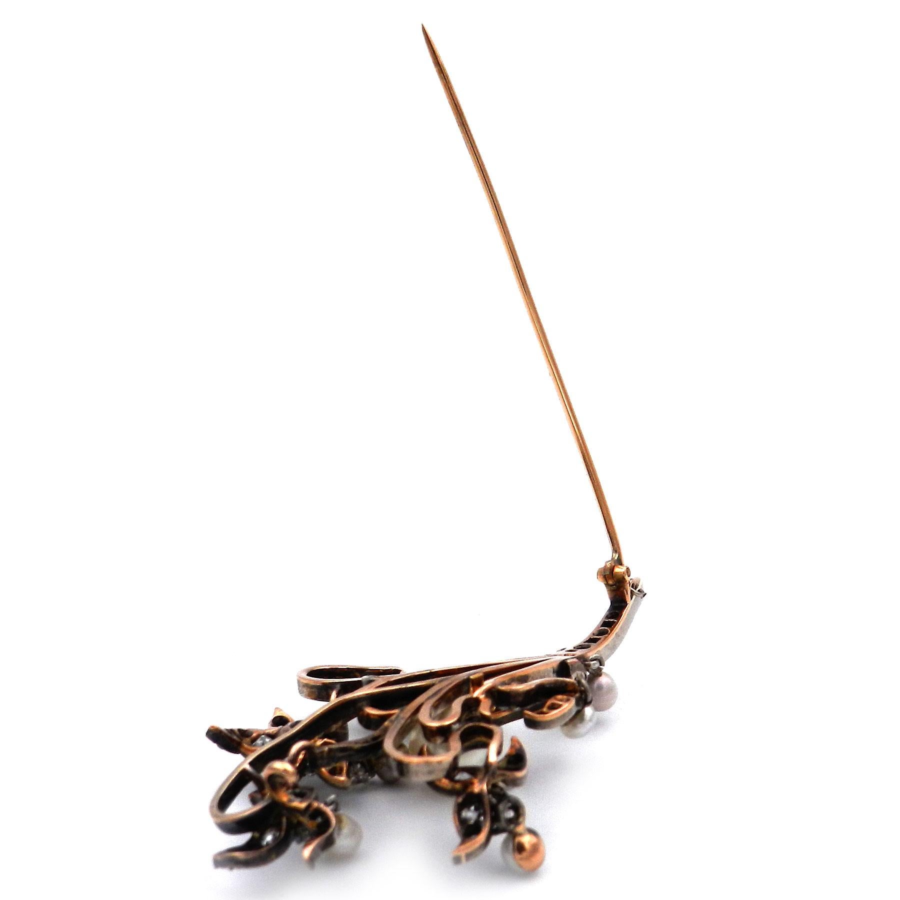 Antique Natural Pearl Diamond Flower Brooch in 18K Gold circa 1890 For Sale 2