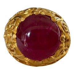 Antique Natural Red Ruby Cabochon and 18K Yellow Gold Ring