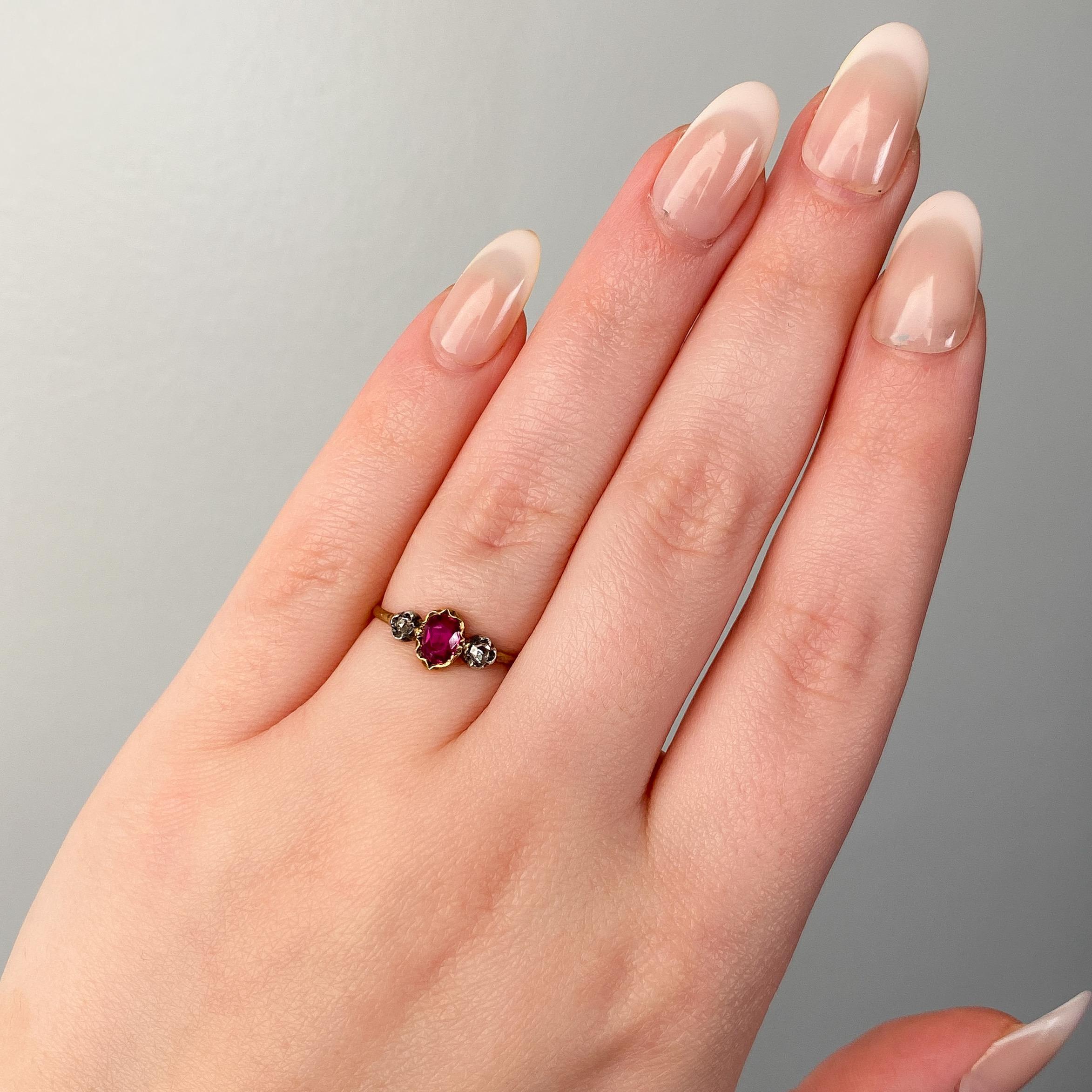 Antique Natural Ruby and Diamond Ring of 14k Gold In Good Condition For Sale In Lewisburg, PA