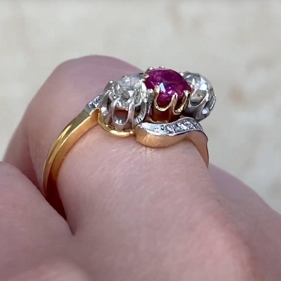 Antiker Ring mit natürlichem Rubin ( ca. 0,70 Karat) und Diamant ( ca. 0,60 Karat) (Antiker Kissenschliff) im Angebot