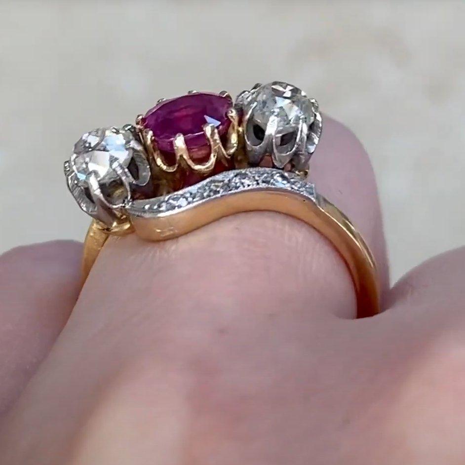 Antiker Ring mit natürlichem Rubin ( ca. 0,70 Karat) und Diamant ( ca. 0,60 Karat) im Zustand „Hervorragend“ im Angebot in New York, NY