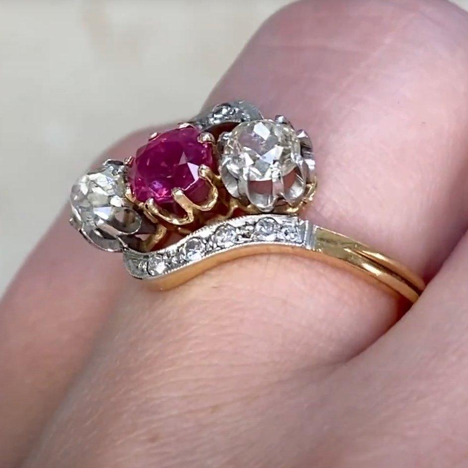 Antiker Ring mit natürlichem Rubin ( ca. 0,70 Karat) und Diamant ( ca. 0,60 Karat) Damen im Angebot