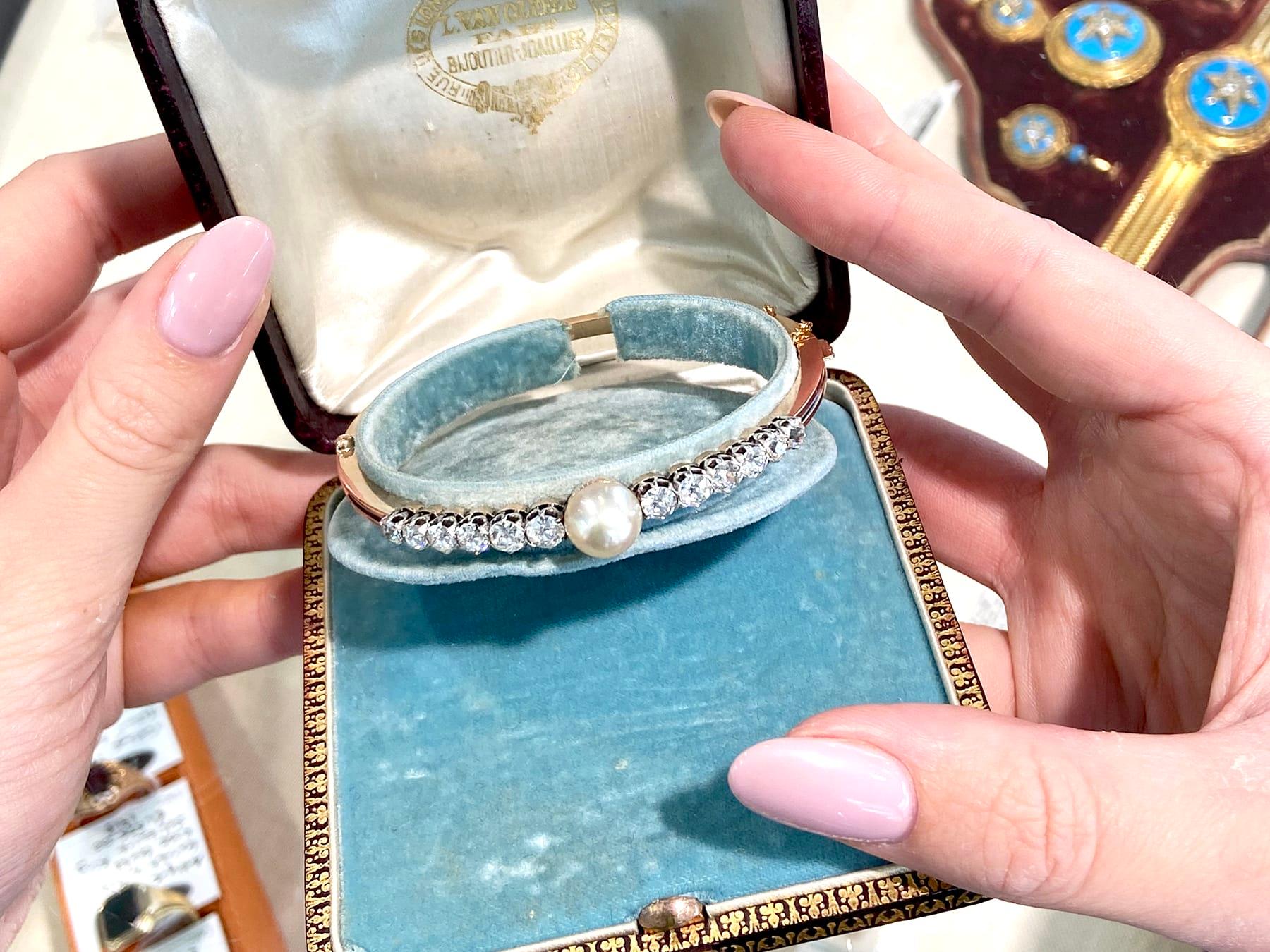 Antique Natural Saltwater Pearl and 2.82 Carat Diamond Rose Gold Bangle In Excellent Condition For Sale In Jesmond, Newcastle Upon Tyne
