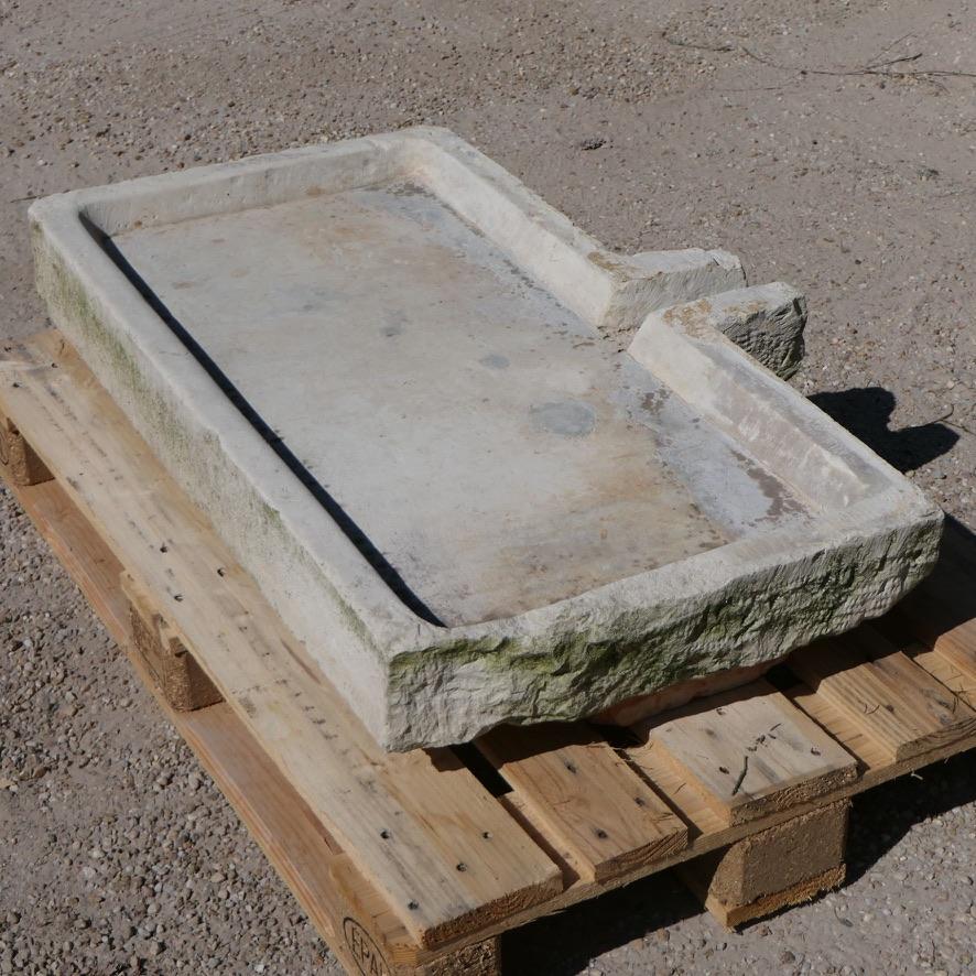 Antikes Naturstein-Spülbecken - Rustikaler Bauernhof-Trog im Zustand „Relativ gut“ im Angebot in COULLONS, FR
