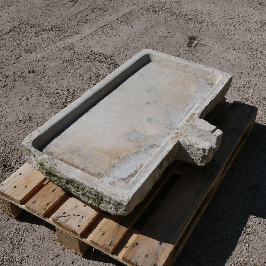 Antikes Naturstein-Spülbecken - Rustikaler Bauernhof-Trog im Angebot 1