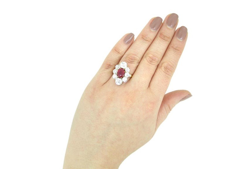 Antique Natural Unenhanced Burmese Ruby Diamond Cluster Ring, circa 1905 In Good Condition For Sale In London, GB