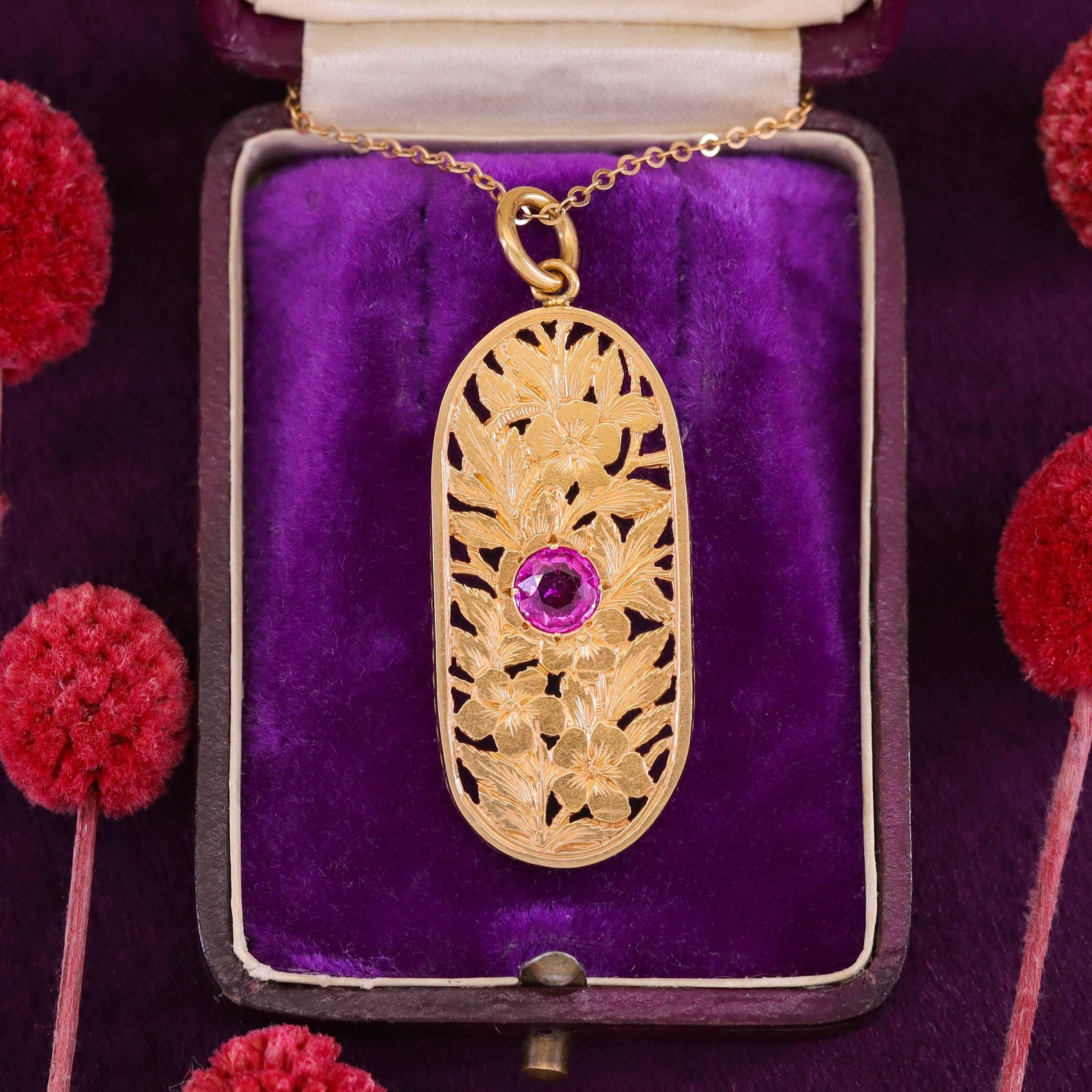 Collier ancien en or 18 carats avec rubis naturel non traité en vente 1