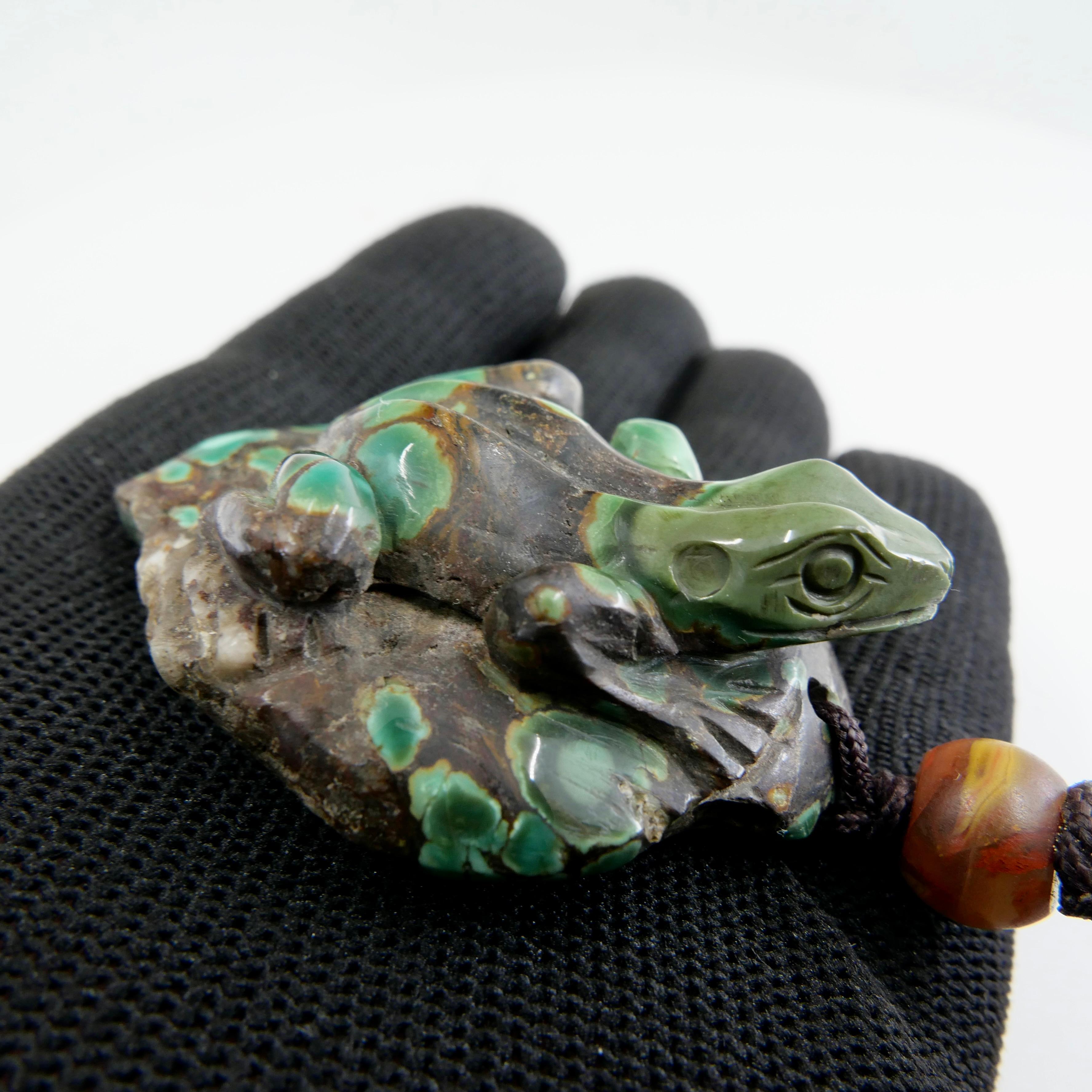 Antike natürliche geschnitzte türkisfarbene Frosch-Dekoration, lebendig und exquisit (Art déco) im Angebot