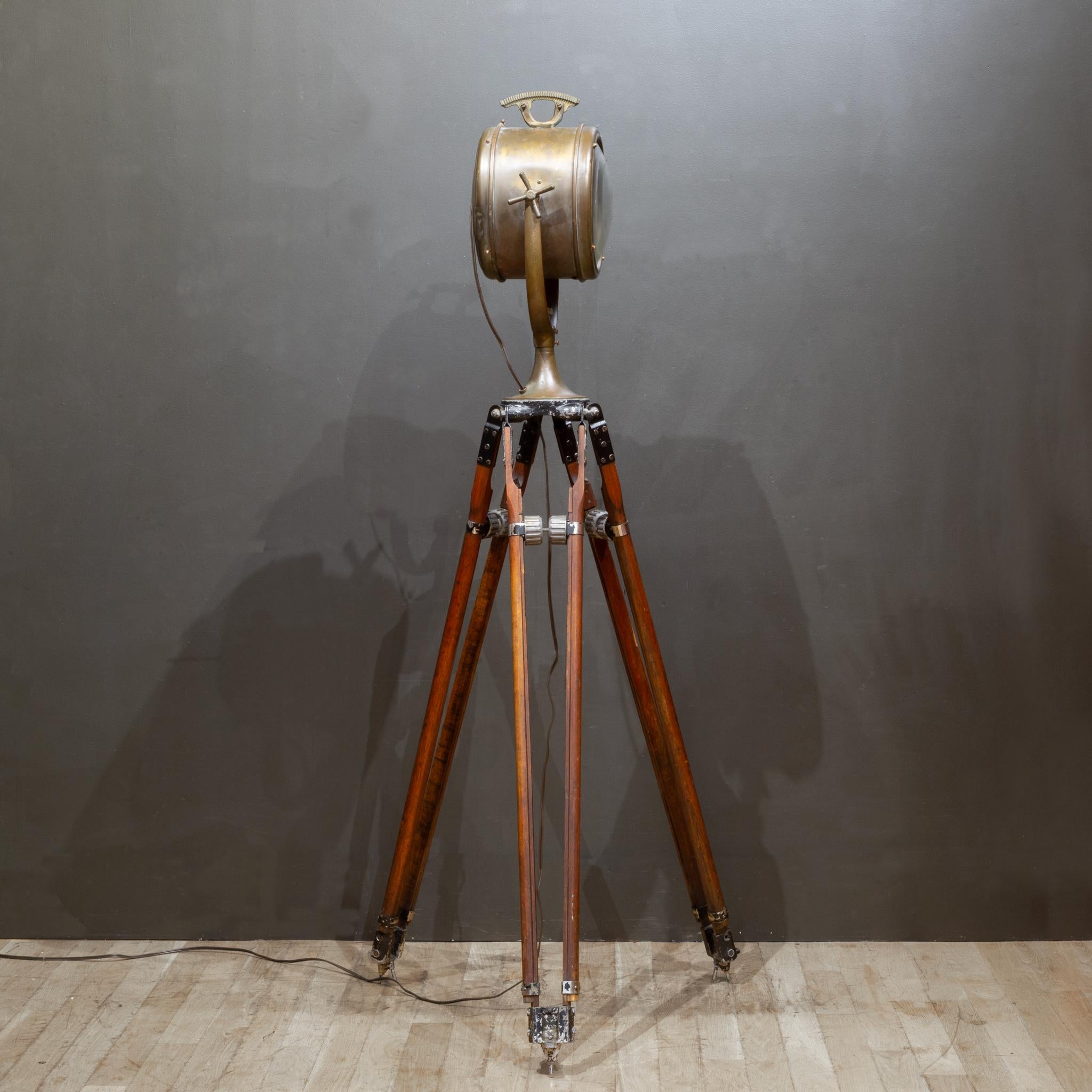 Faretto nautico in bronzo su treppiede regolabile, 1920-1940 ca. in vendita 3