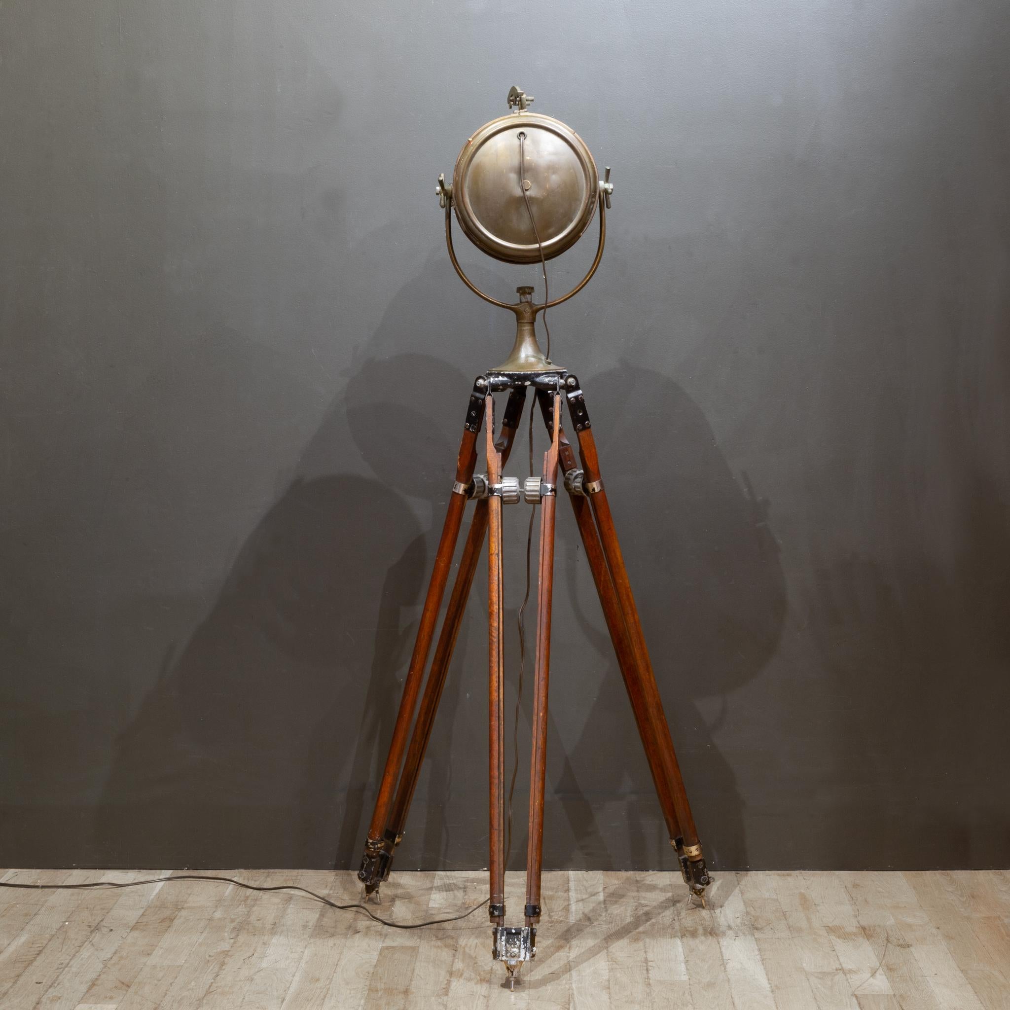 Faretto nautico in bronzo su treppiede regolabile, 1920-1940 ca. in vendita 4