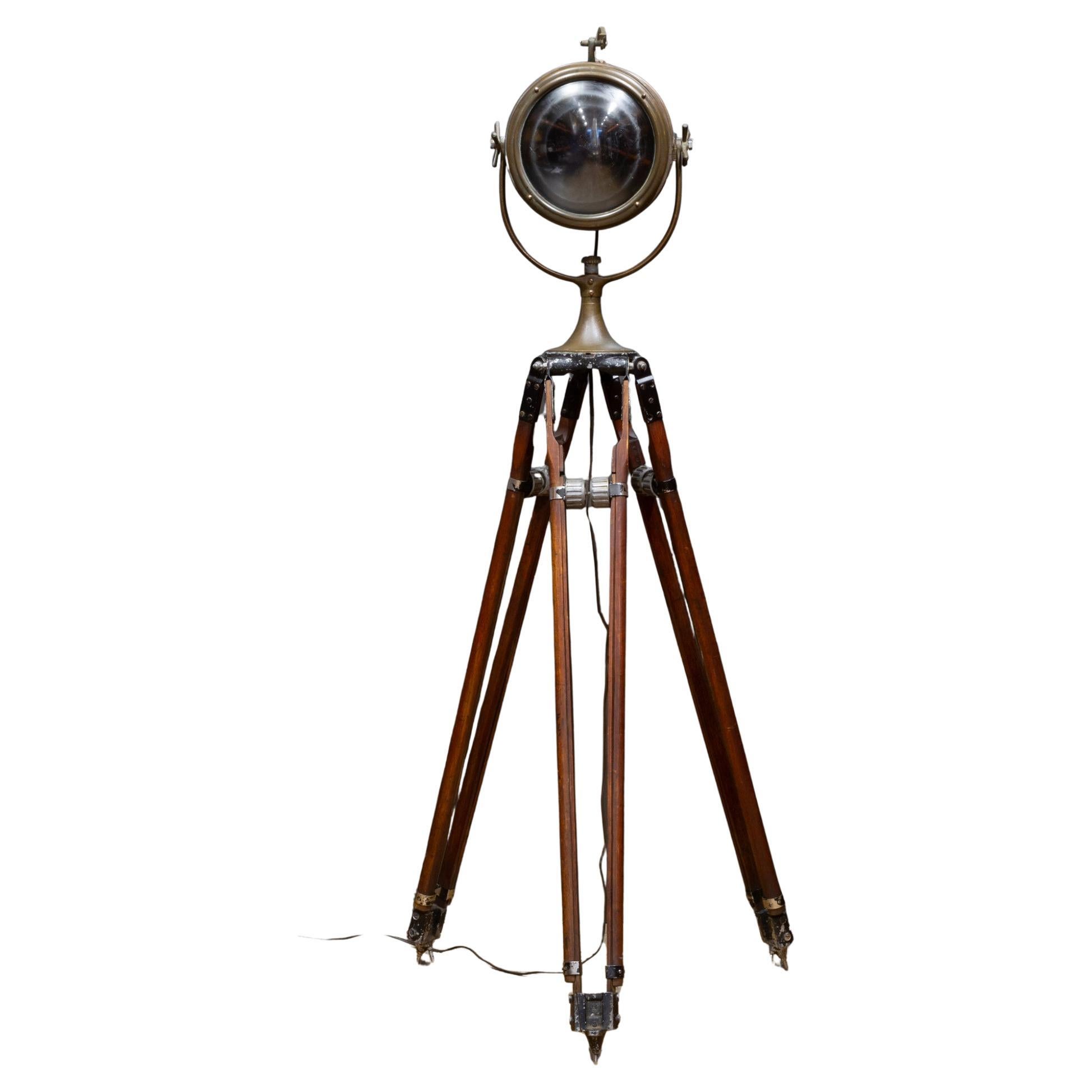 Faretto nautico in bronzo su treppiede regolabile, 1920-1940 ca.