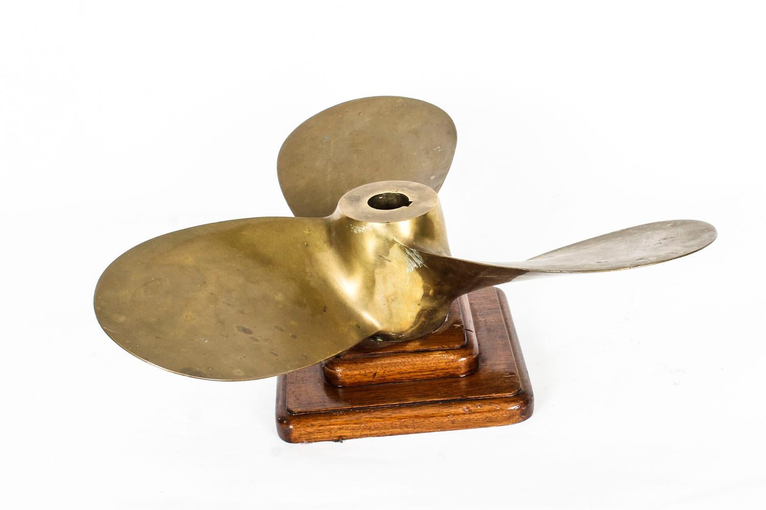 Antique Nautical Oak Mounted Brass Three Blade Propeller 1913 20th Century 5