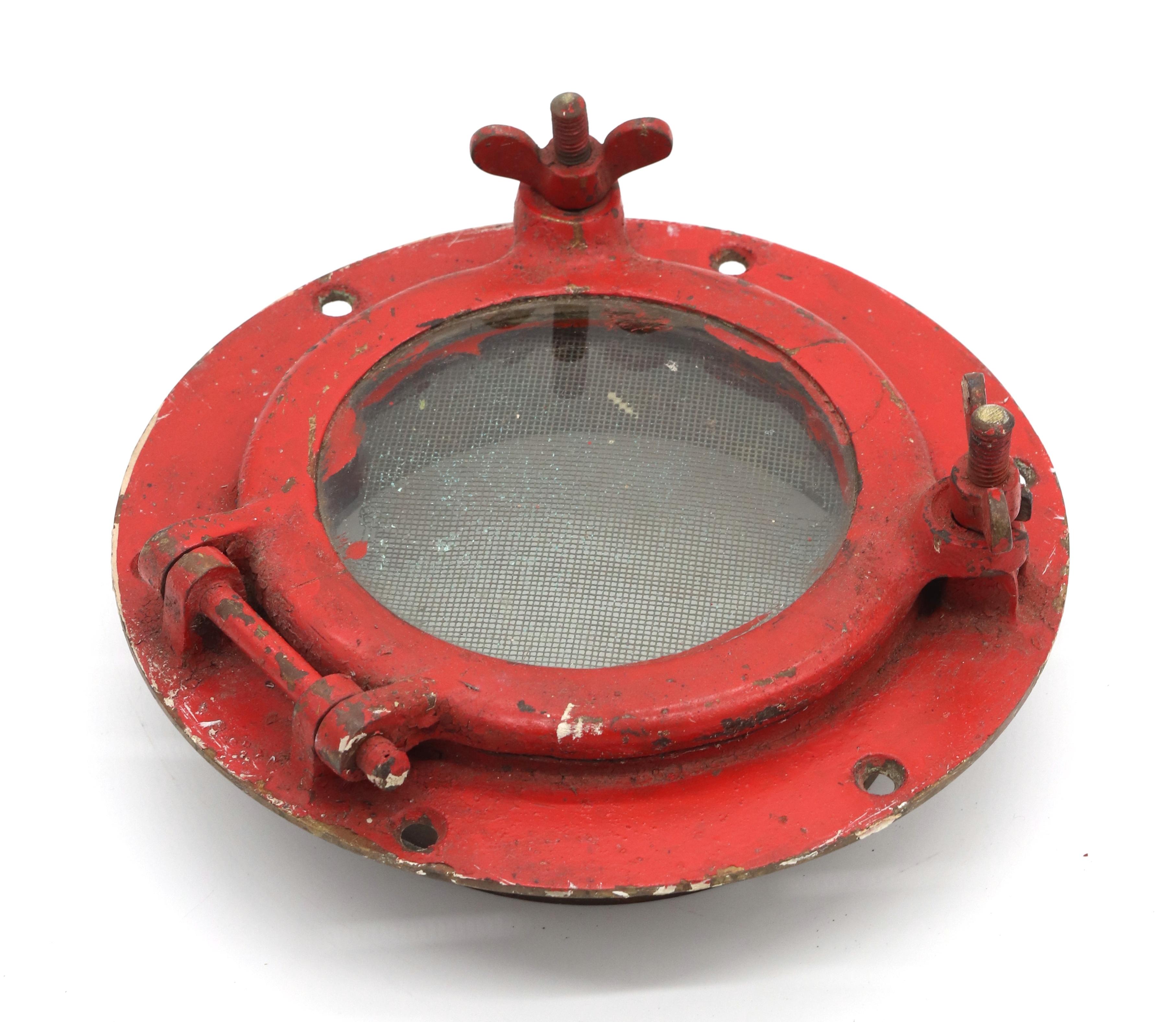 Industriel Ancien laiton rouge nautique 9 po. Hublot de bateau rond The Window en vente