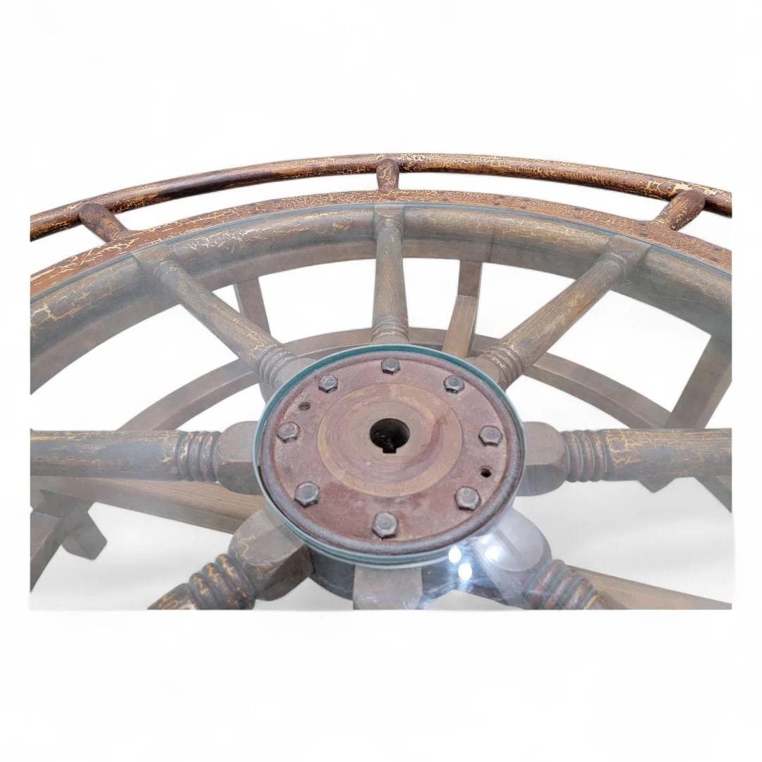 Bois Ancienne table basse de bateaux nautiques sur mesure avec plateau en verre en vente