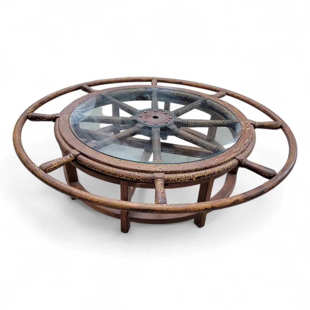 Ancienne table basse de bateaux nautiques sur mesure avec plateau en verre en vente 1