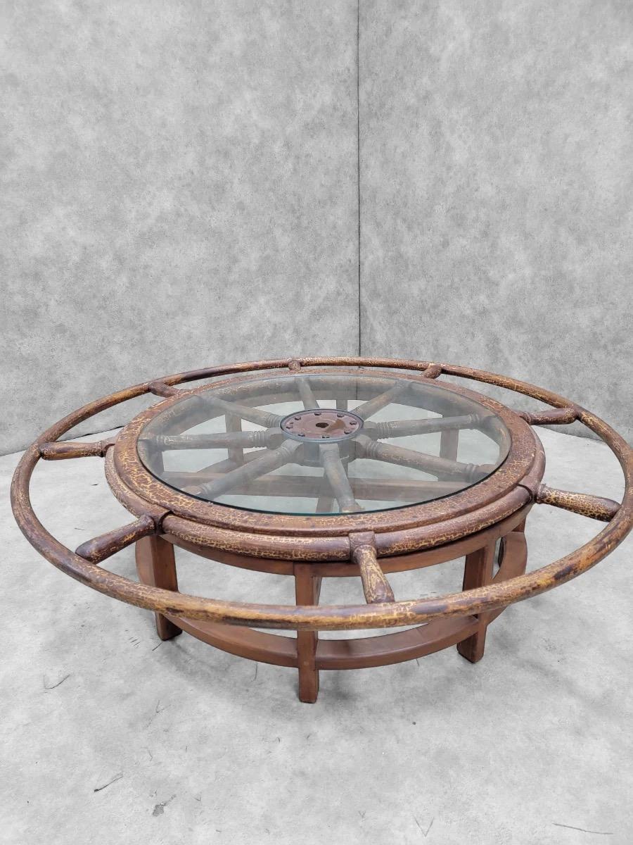 Ancienne table basse de bateaux nautiques sur mesure avec plateau en verre en vente 2