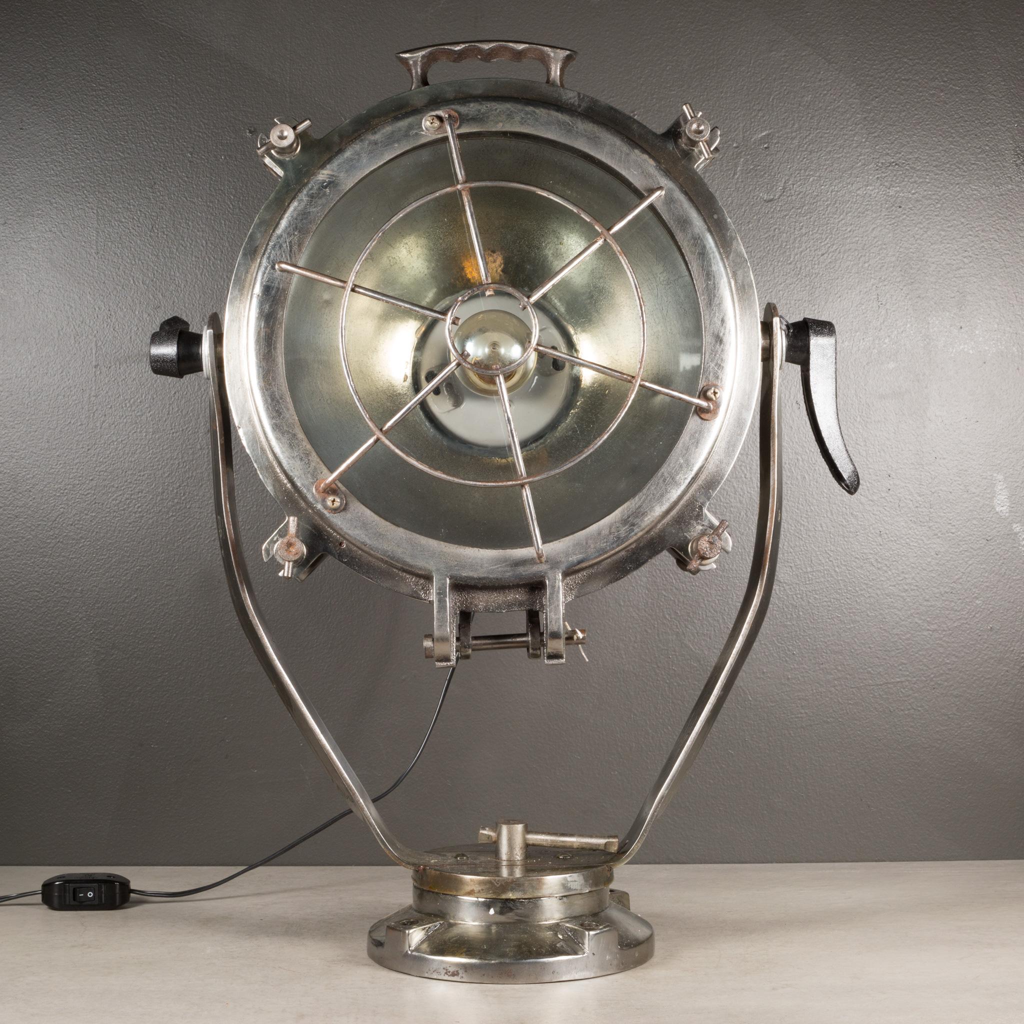 Industriel Luminaire nautique ancien, c.1940 en vente