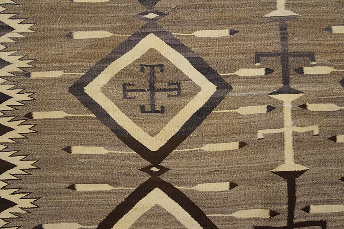 Hand-Woven Early 20th Century American Navajo Carpet ( 4'6
