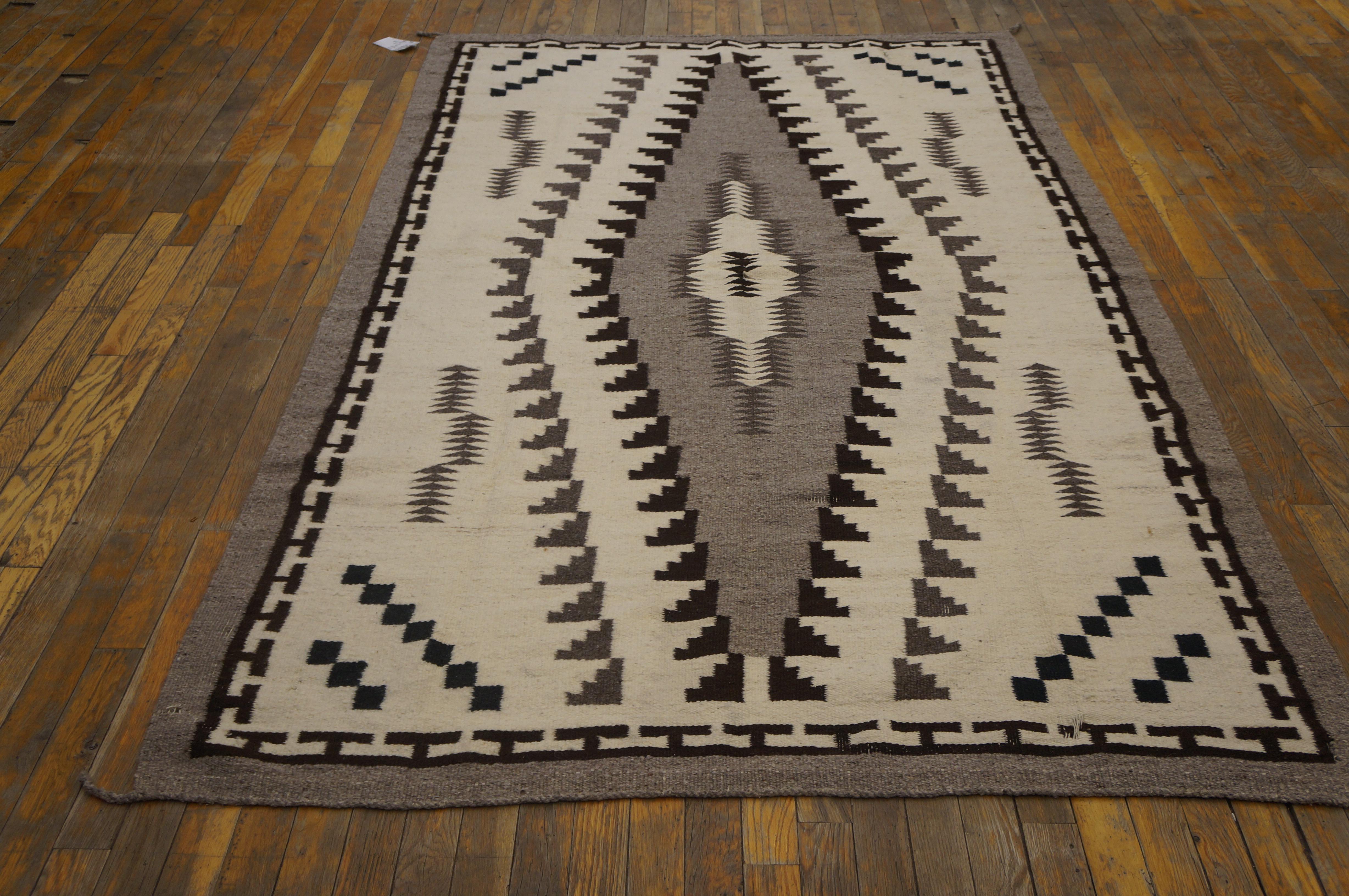 Antique Navajo. Mesures : 4'6