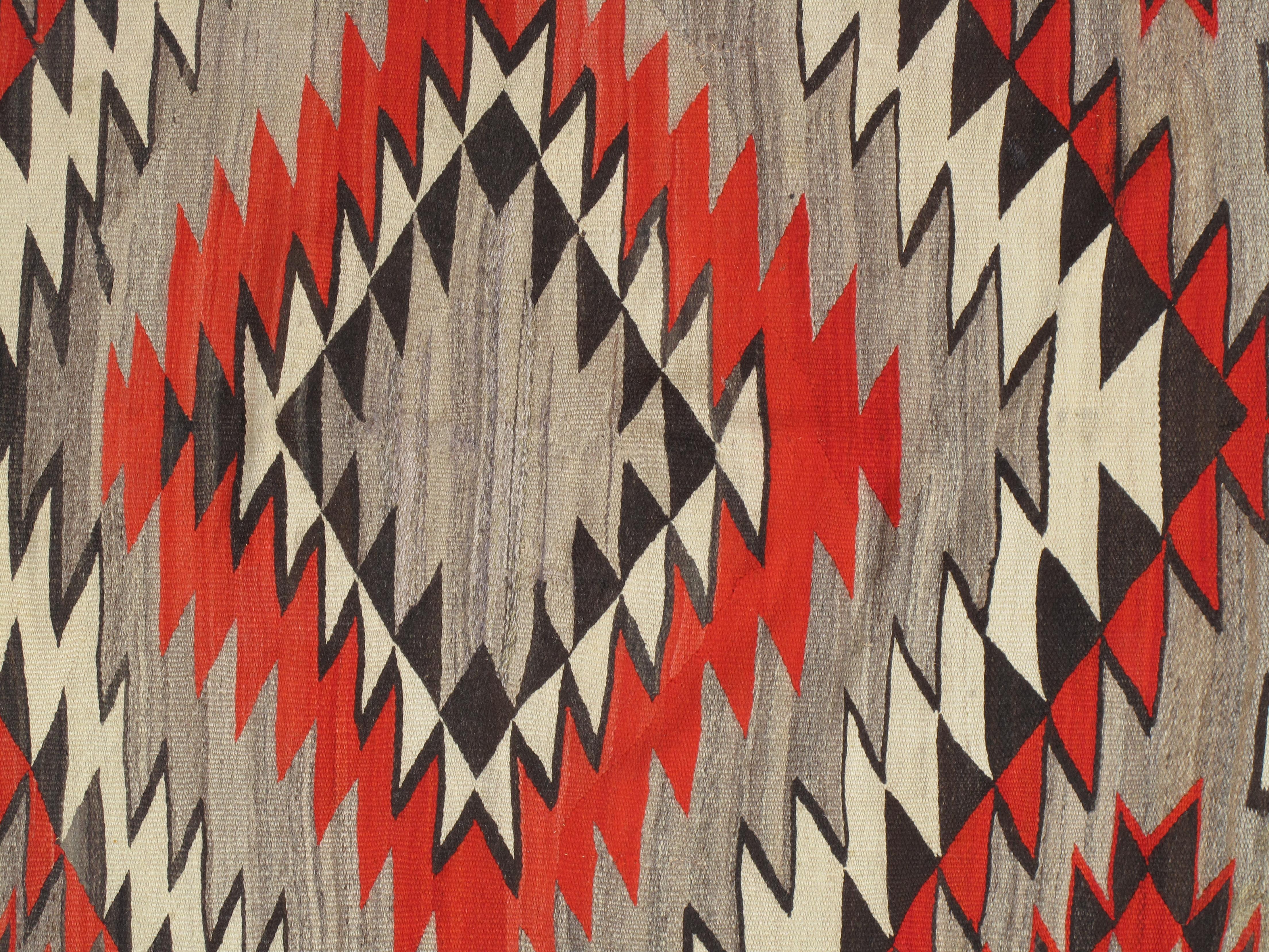 Les tapis et couvertures Navajo sont des textiles produits par le peuple Navajo de la région des quatre coins des États-Unis. Les textiles Navajo sont très appréciés et sont recherchés comme articles de commerce depuis plus de 150 ans. Ces tapis et