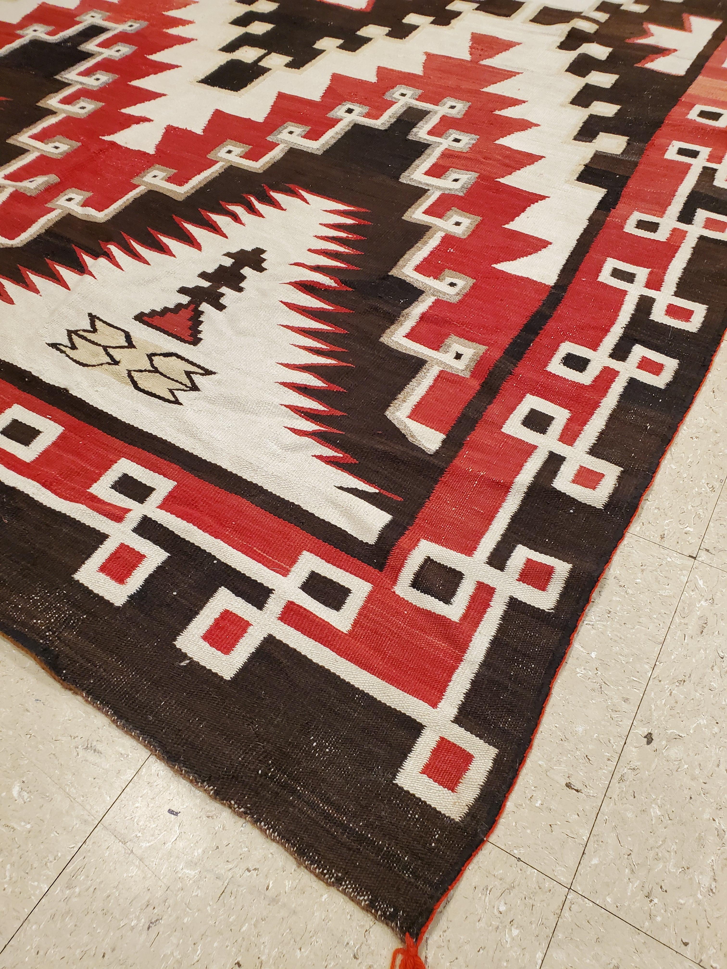 Antiker Navajo-Teppich, Volksteppich, handgefertigt, Wolle, Beige, Grau, weiche Koralle im Angebot 5