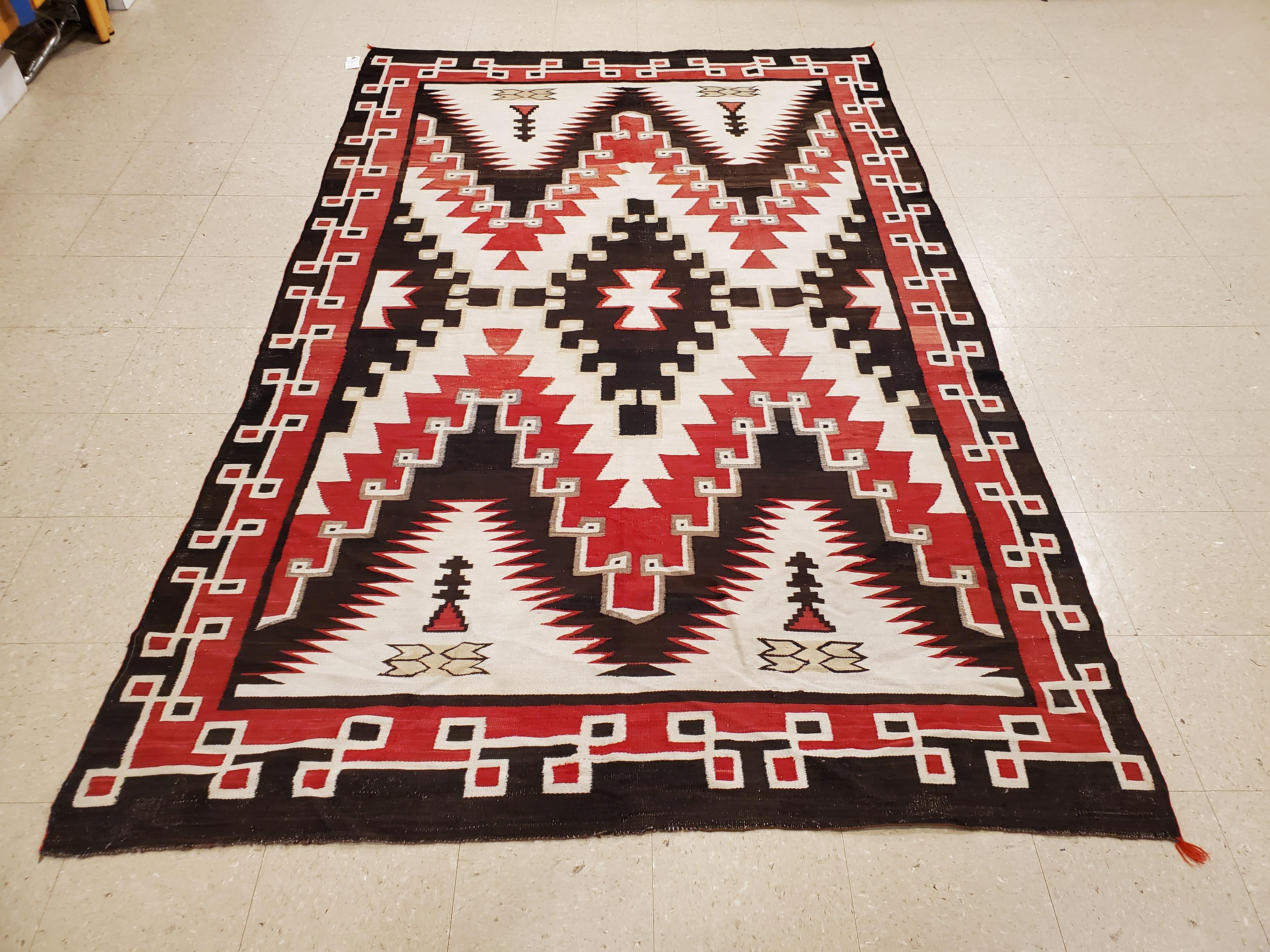 Antique Navajo Carpet, Folk Rug, Handmade Wool, Beige, Gray, Soft Coral For Sale 4
