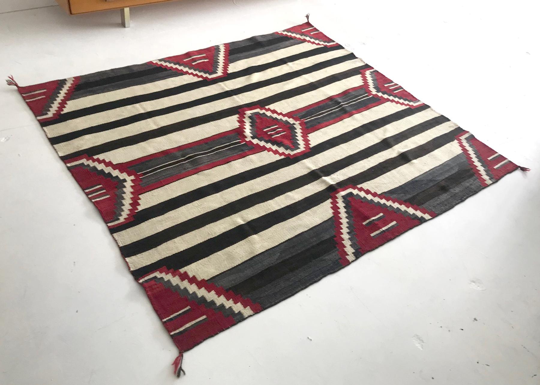 Antiguo Jefe Navajo Manta Tercera Fase Revival Estadounidense en venta
