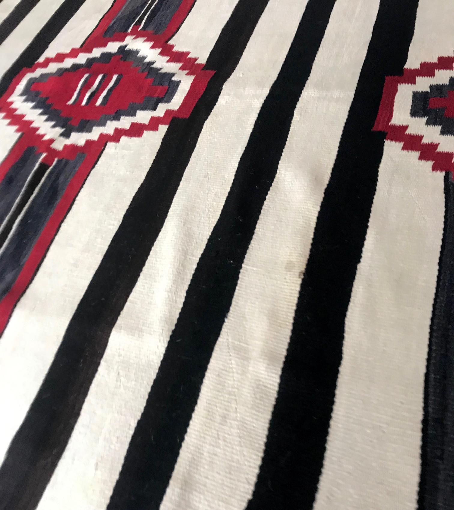 Antique Navajo Chief Blanket Third Phase Revival In Good Condition For Sale In Atlanta, GA