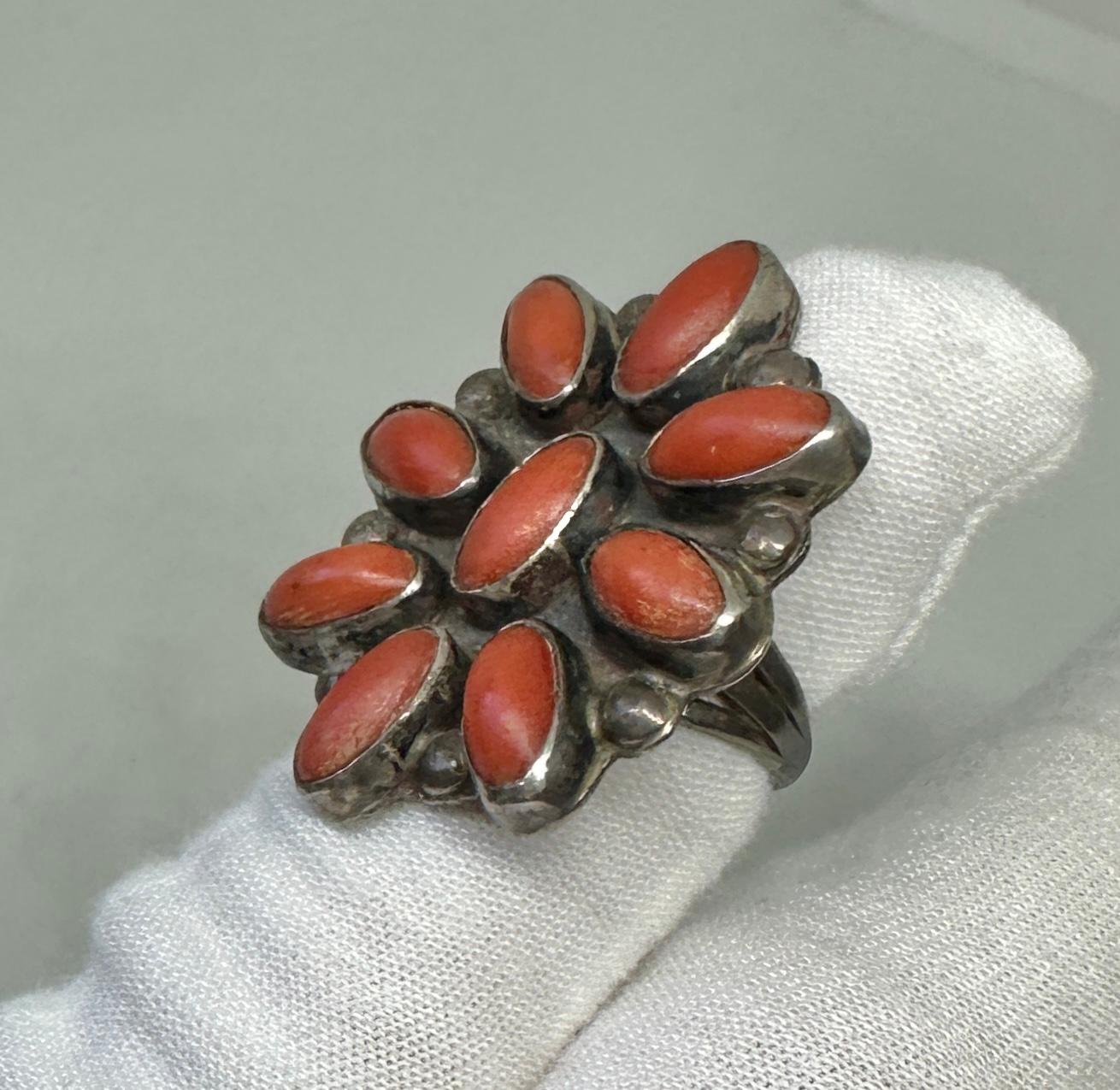 Antiguo Anillo de Coral Indio Americano Navajo Antiguo Peón de Plata nativo estadounidense en venta