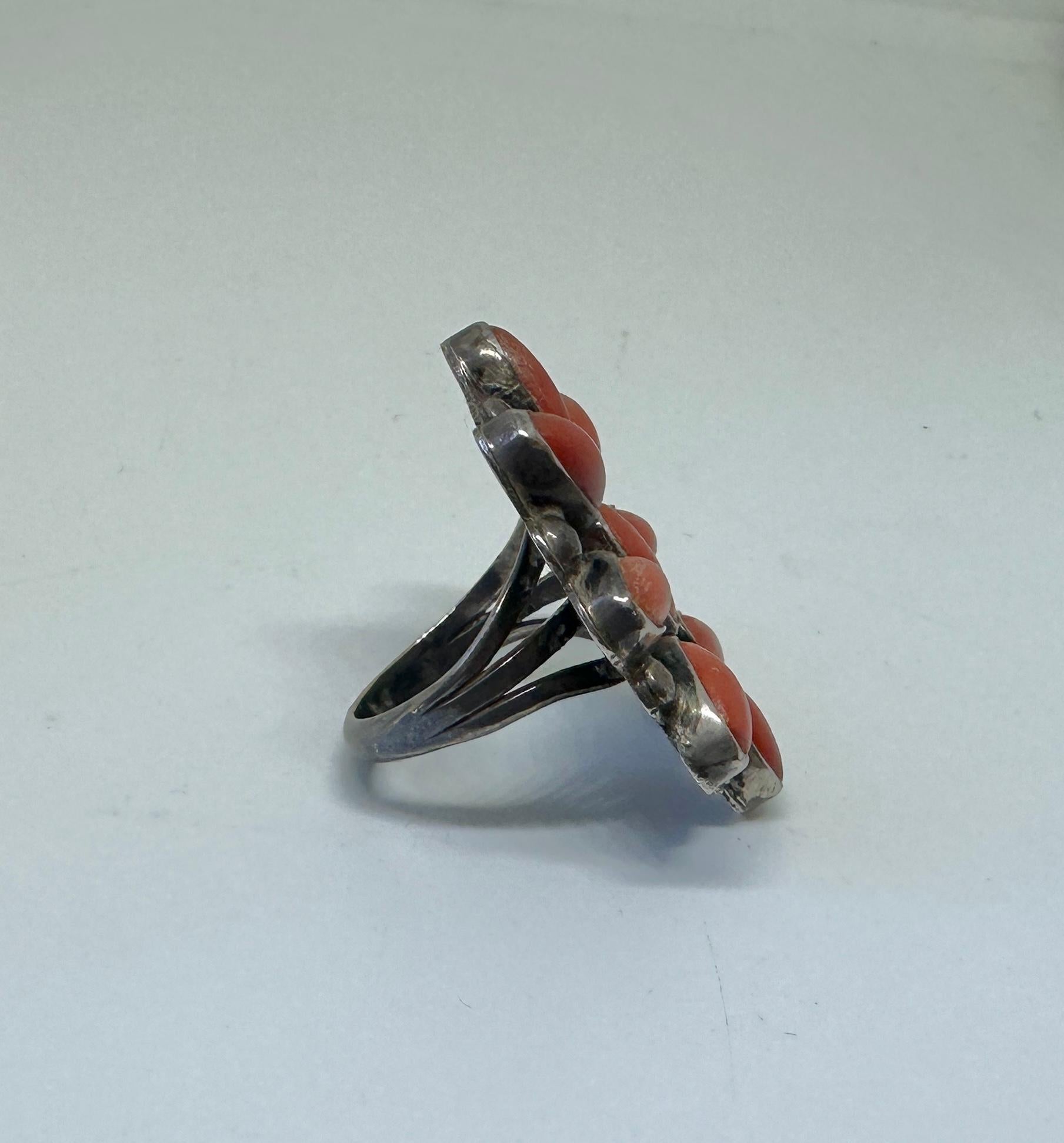 Femenino o masculino Antiguo Anillo de Coral Indio Americano Navajo Antiguo Peón de Plata en venta