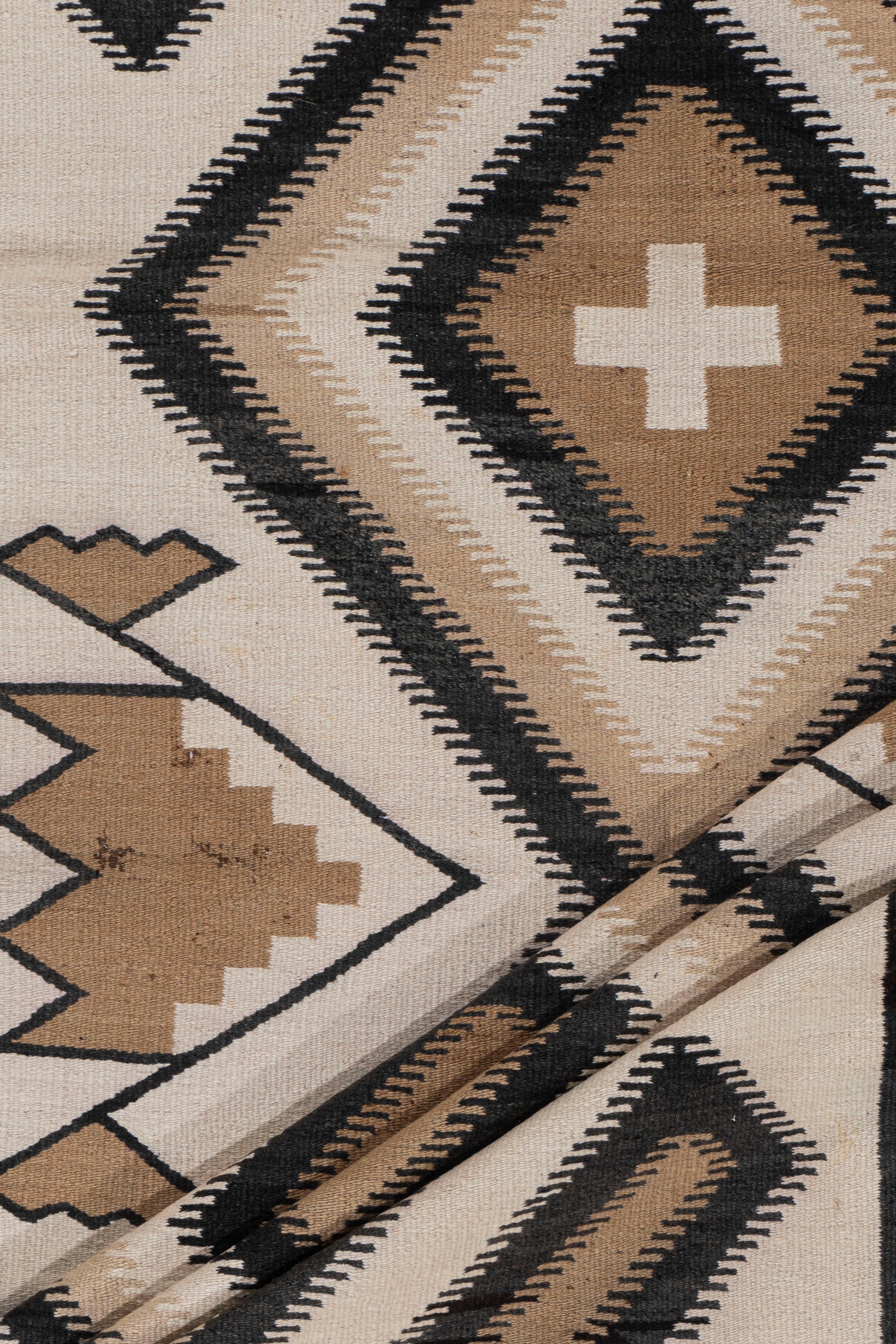 American Antique Circa 1910 Navajo Hand Woven Light Beigs Charcoal Wool Rug 3'7 X 6'9 For Sale