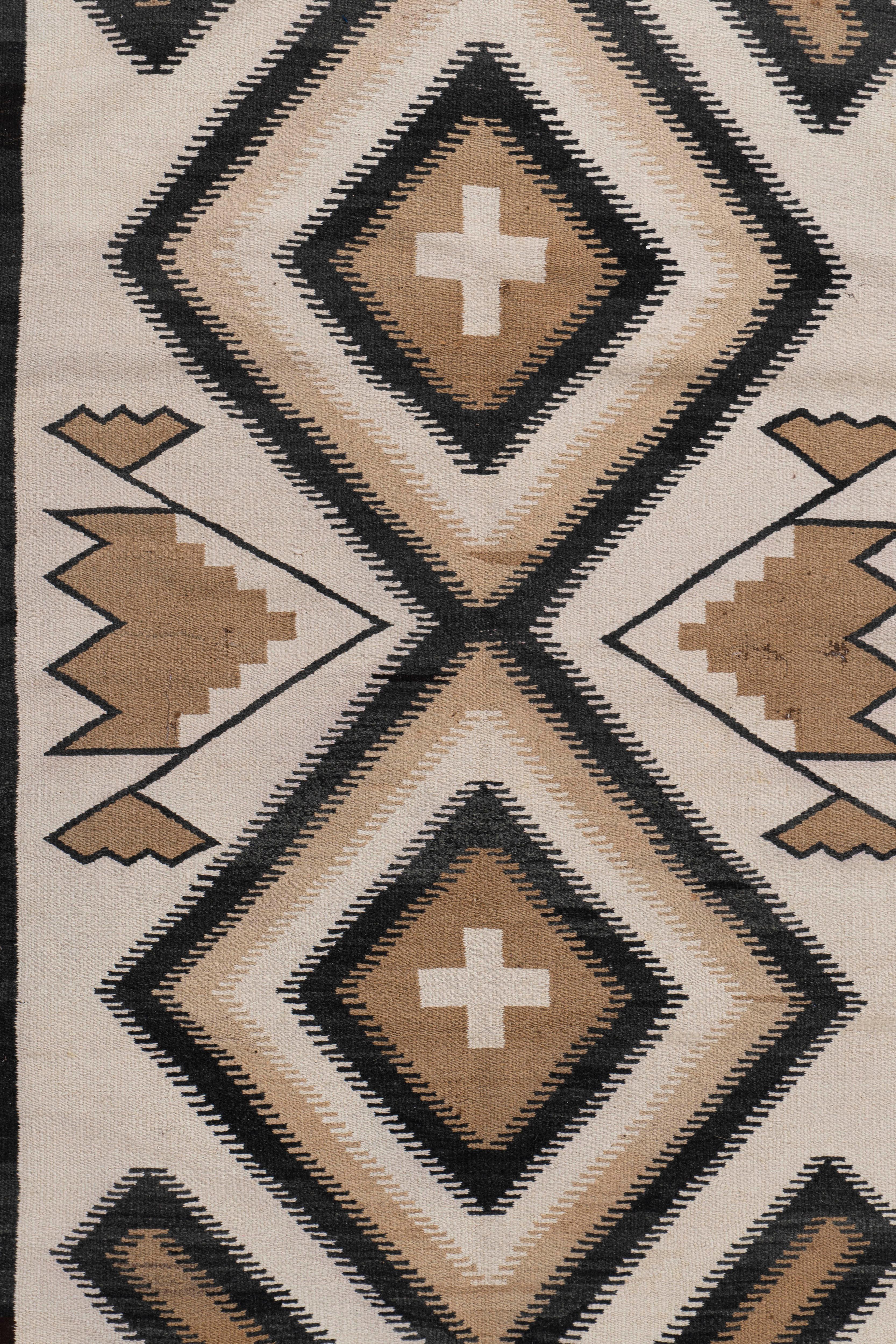 Antique Circa 1910 Navajo Hand Woven Light Beigs Charcoal Wool Rug 3'7 X 6'9 In Good Condition For Sale In New York, NY