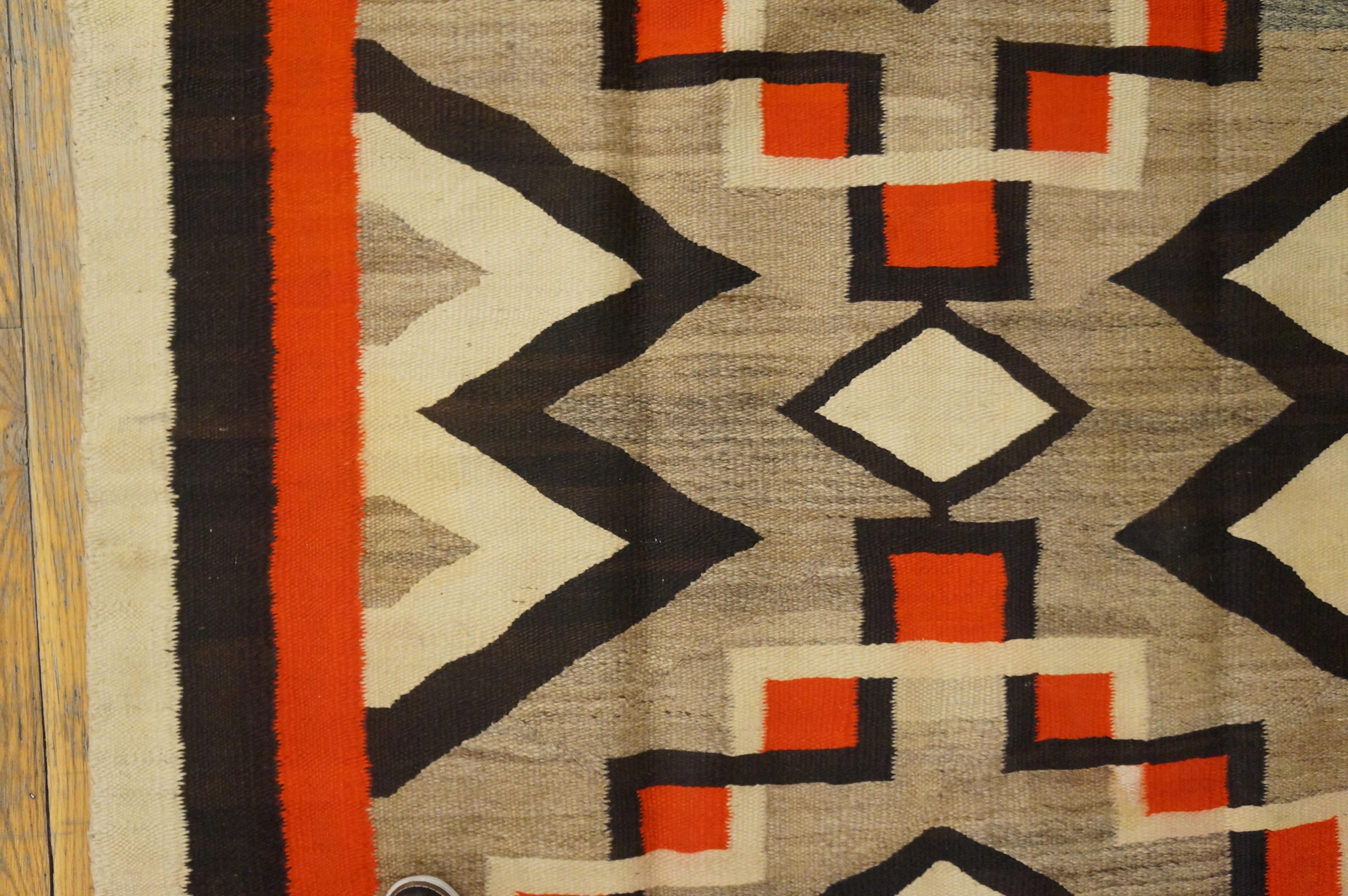 Amerikanischer Navajo-Teppich des frühen 20. Jahrhunderts ( 4' x 5'8
