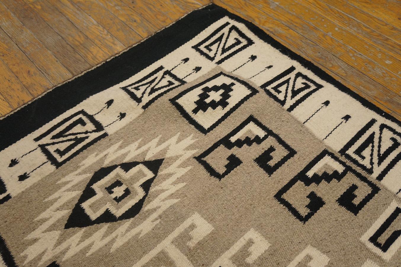 Mid-20th Century American Navajo Carpet ( 4' x 5'8'' - 122 x 173 ) For Sale 2