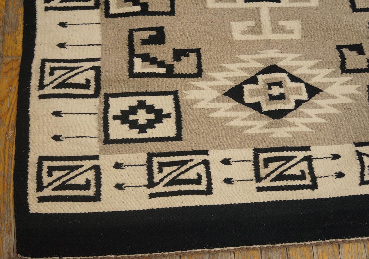 Mid-20th Century American Navajo Carpet ( 4' x 5'8'' - 122 x 173 ) For Sale 3