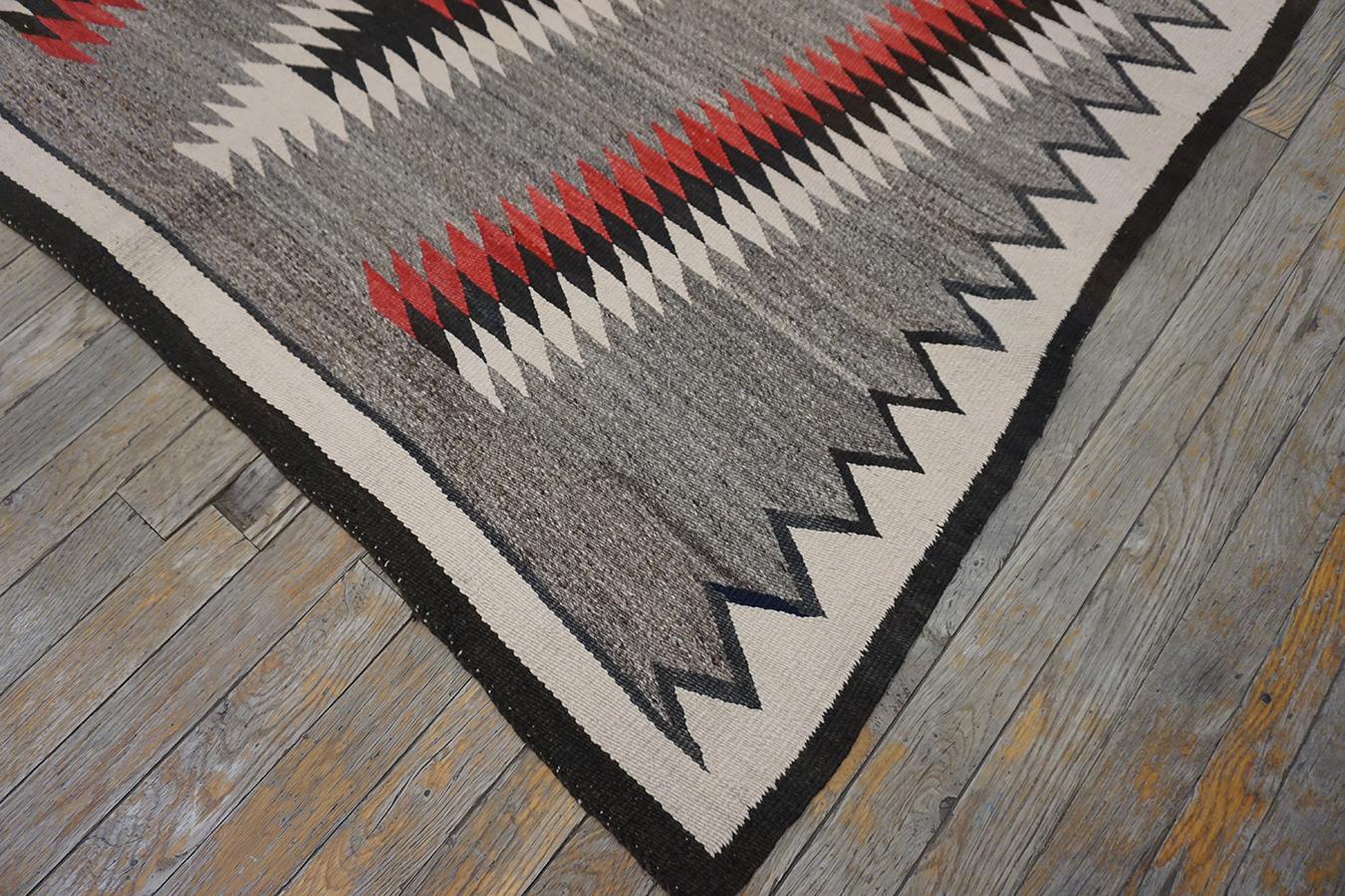 Américain Tapis Navajo américain du début du XXe siècle (04''6'''' x 6''8'''') en vente