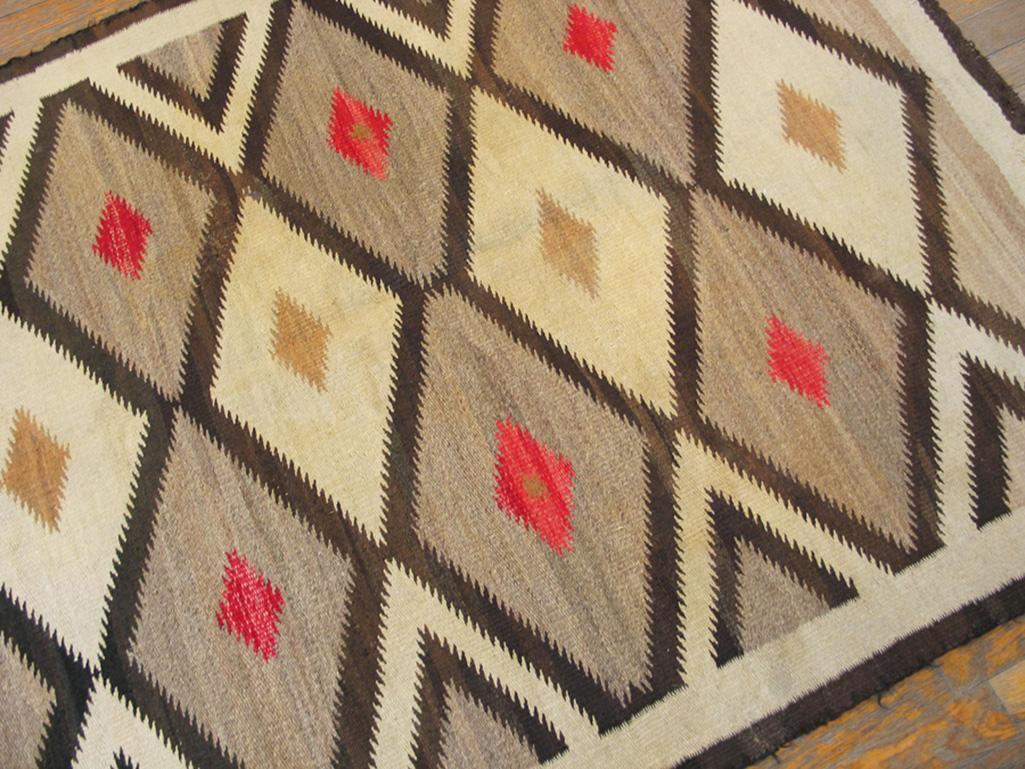 1920s American Navajo Rug ( 4' x 5' - 122 x 152 ) In Good Condition In New York, NY