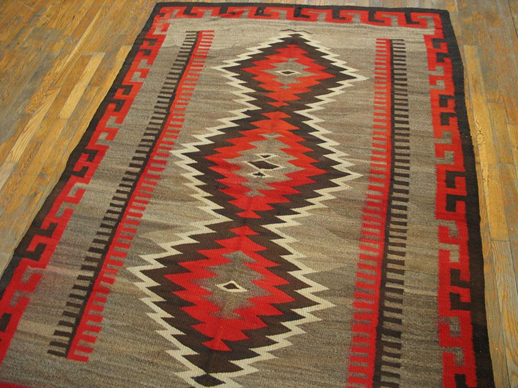 Hand-Woven Early 20th Century Navajo Carpet ( 4'10