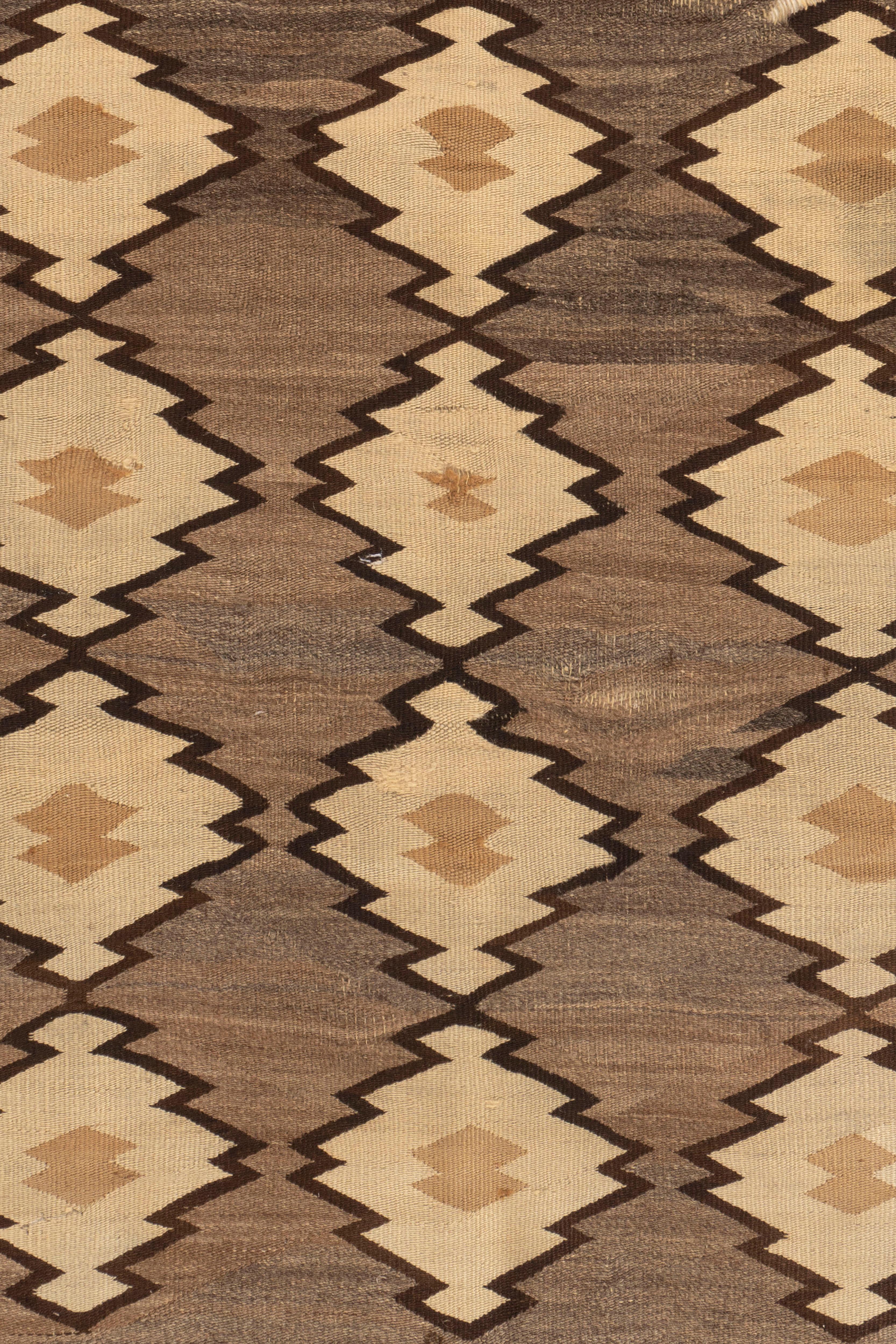 Native American Antique Circa 1910 Navajo Hand Woven Taupes Ivory Wool Rug 4'5 X 5'8 For Sale