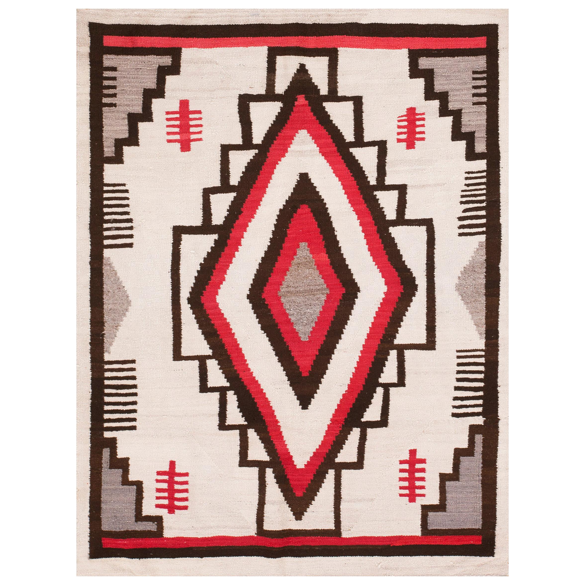 Amerikanischer Navajo-Teppich des frühen 20. Jahrhunderts ( 4' x 5'4" - 122 x 163)